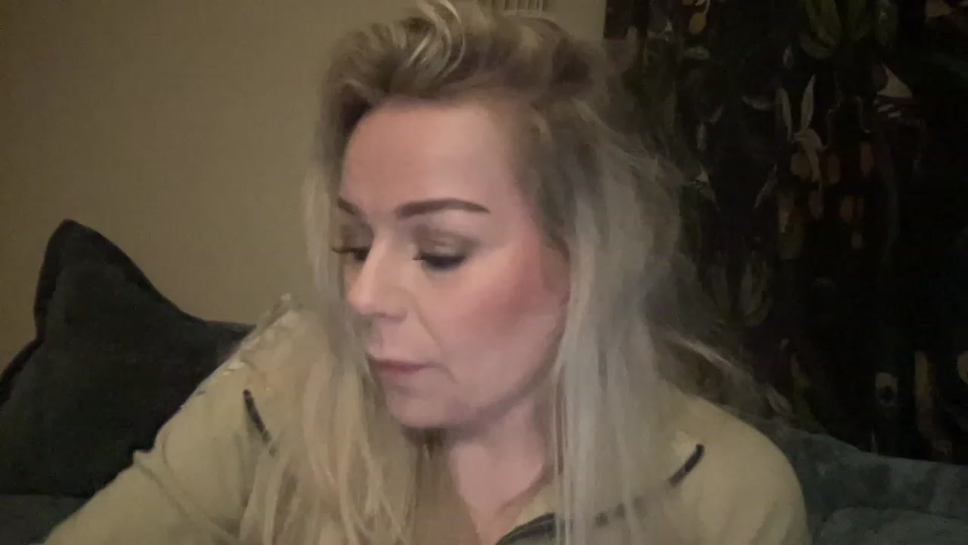 Gallery image thumbnail from LaraLaughs's myfreecams stream on, 04/30/2023, 22:07 image 11 of 20