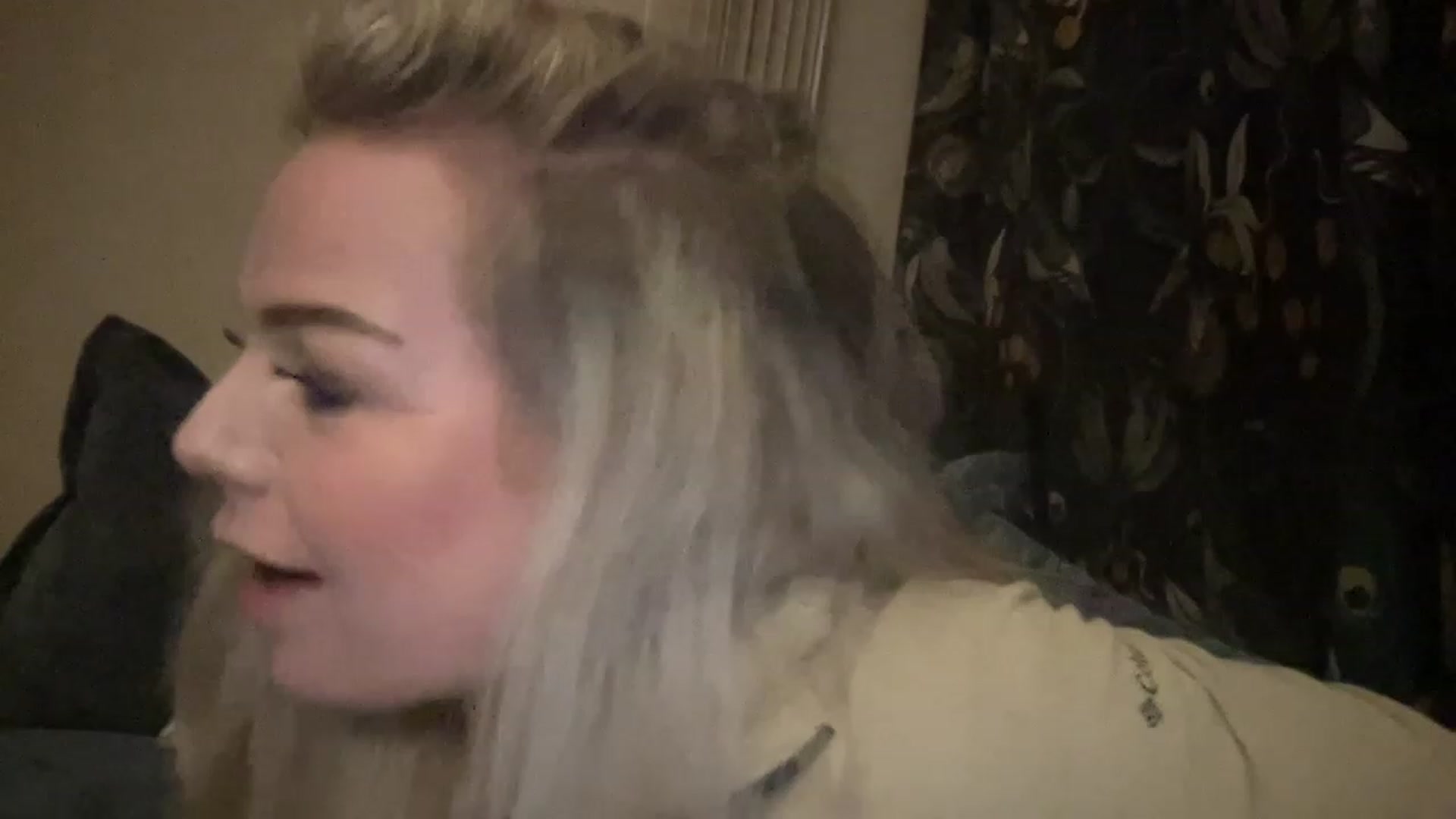 Gallery image thumbnail from LaraLaughs's myfreecams stream on, 04/30/2023, 22:07 image 14 of 20