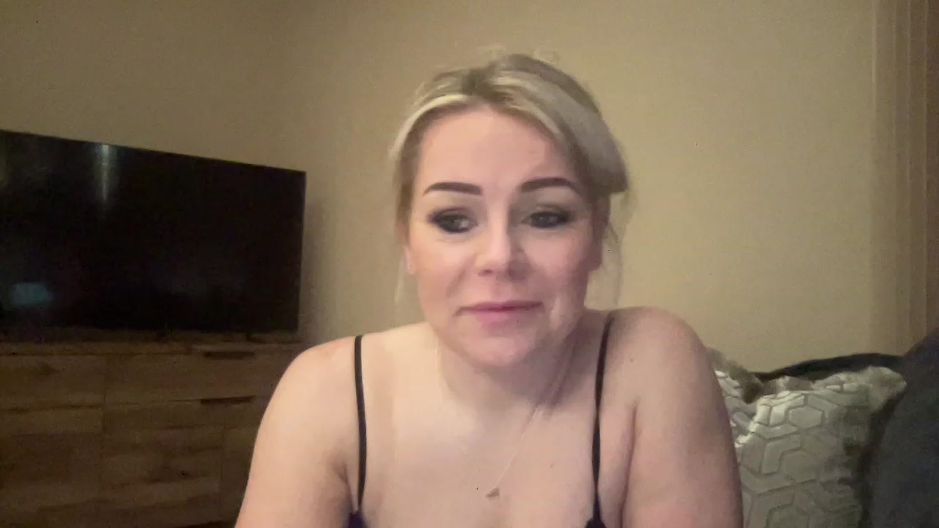 Gallery image thumbnail from LaraLaughs's myfreecams stream on, 05/01/2023, 08:46 image 14 of 20