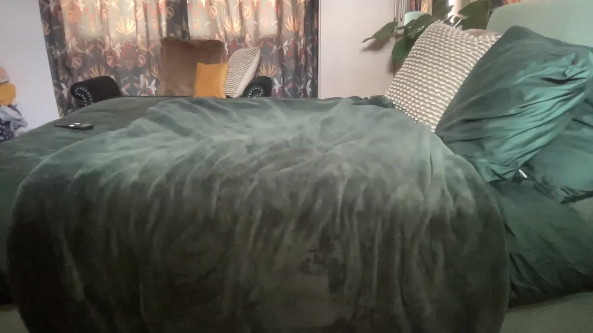 Gallery image thumbnail from LaraLaughs's myfreecams stream on, 05/05/2023, 14:17 image 6 of 20