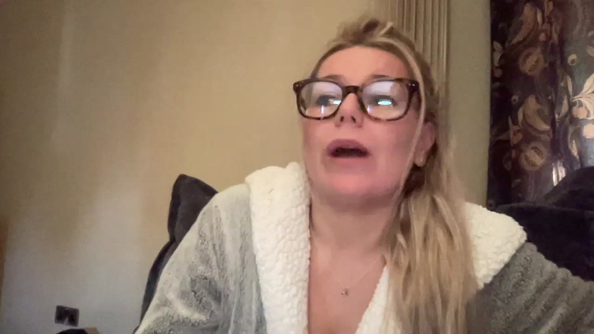 Gallery image thumbnail from LaraLaughs's myfreecams stream on, 05/05/2023, 19:01 image 8 of 20