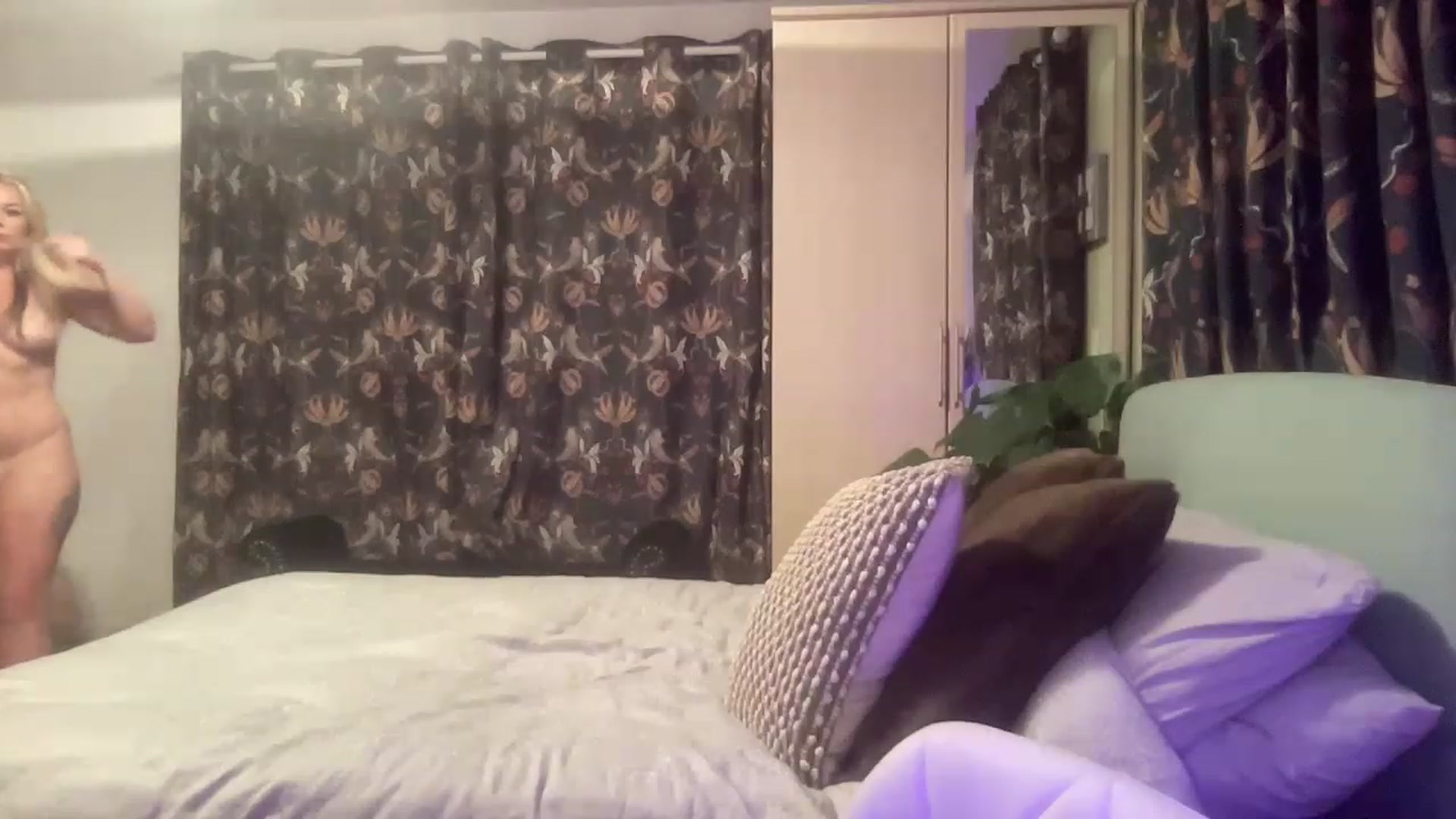 Gallery image thumbnail from LaraLaughs's myfreecams stream on, 08/19/2023, 21:39 image 19 of 20