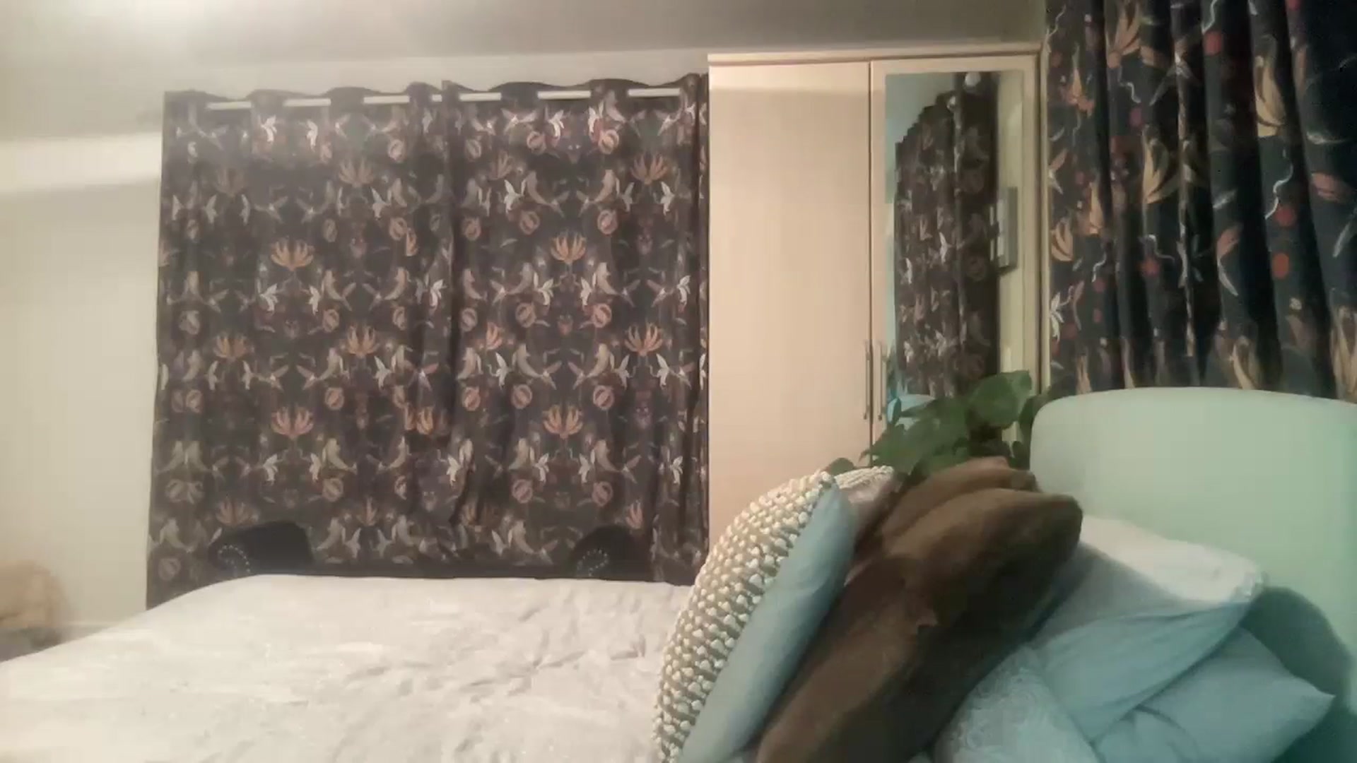 Gallery image thumbnail from LaraLaughs's myfreecams stream on, 08/19/2023, 22:40 image 4 of 20