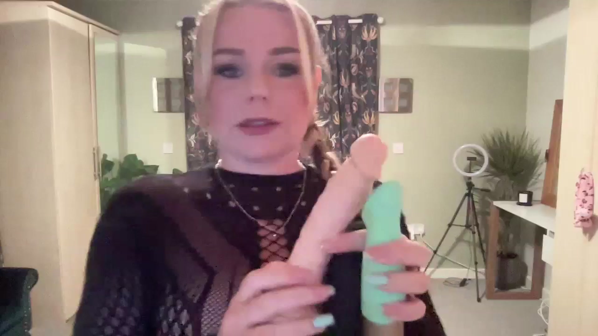 Gallery image thumbnail from LaraLaughs's myfreecams stream on, 08/20/2023, 20:48 image 11 of 20