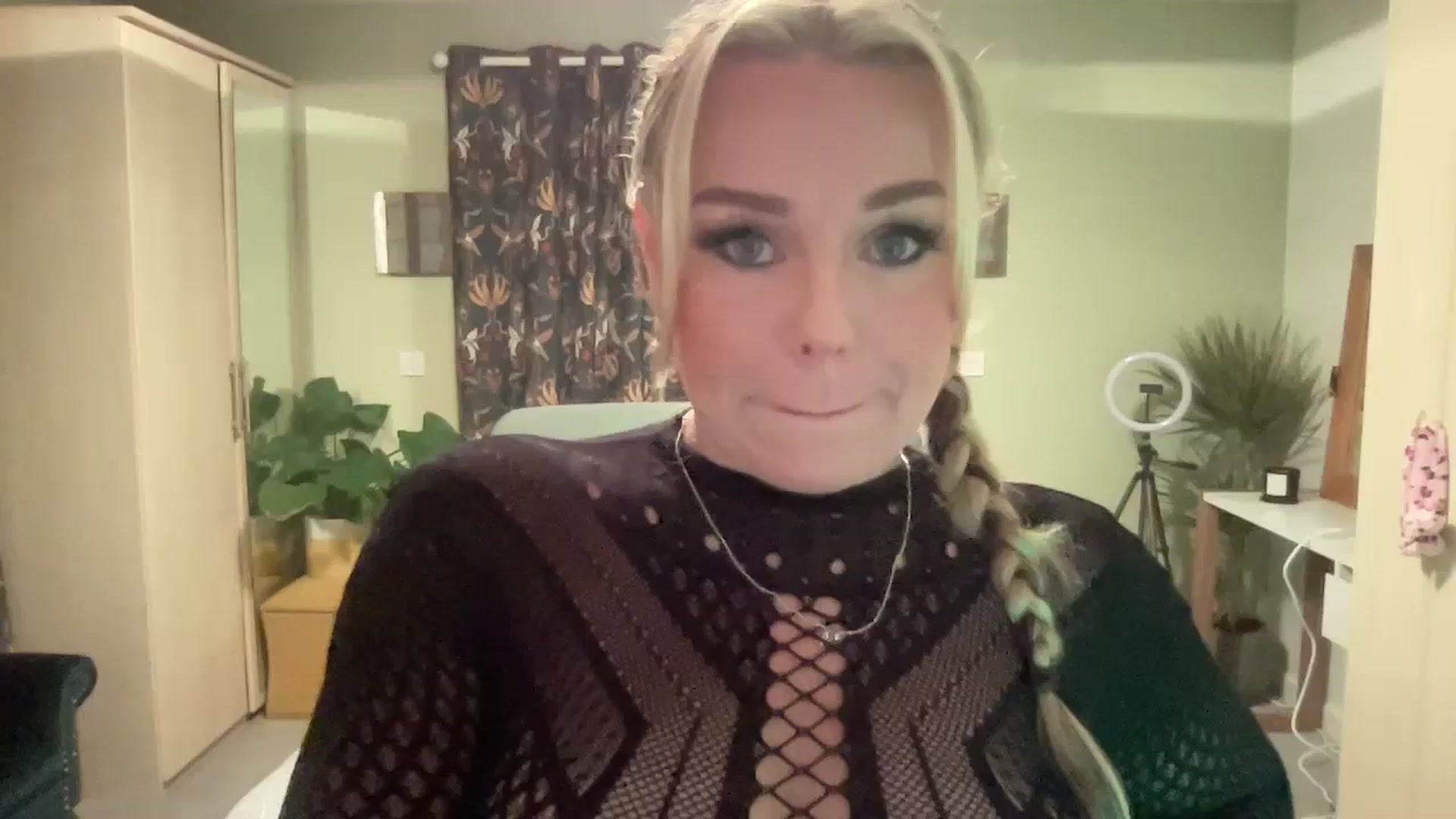 Gallery image thumbnail from LaraLaughs's myfreecams stream on, 08/20/2023, 20:48 image 9 of 20