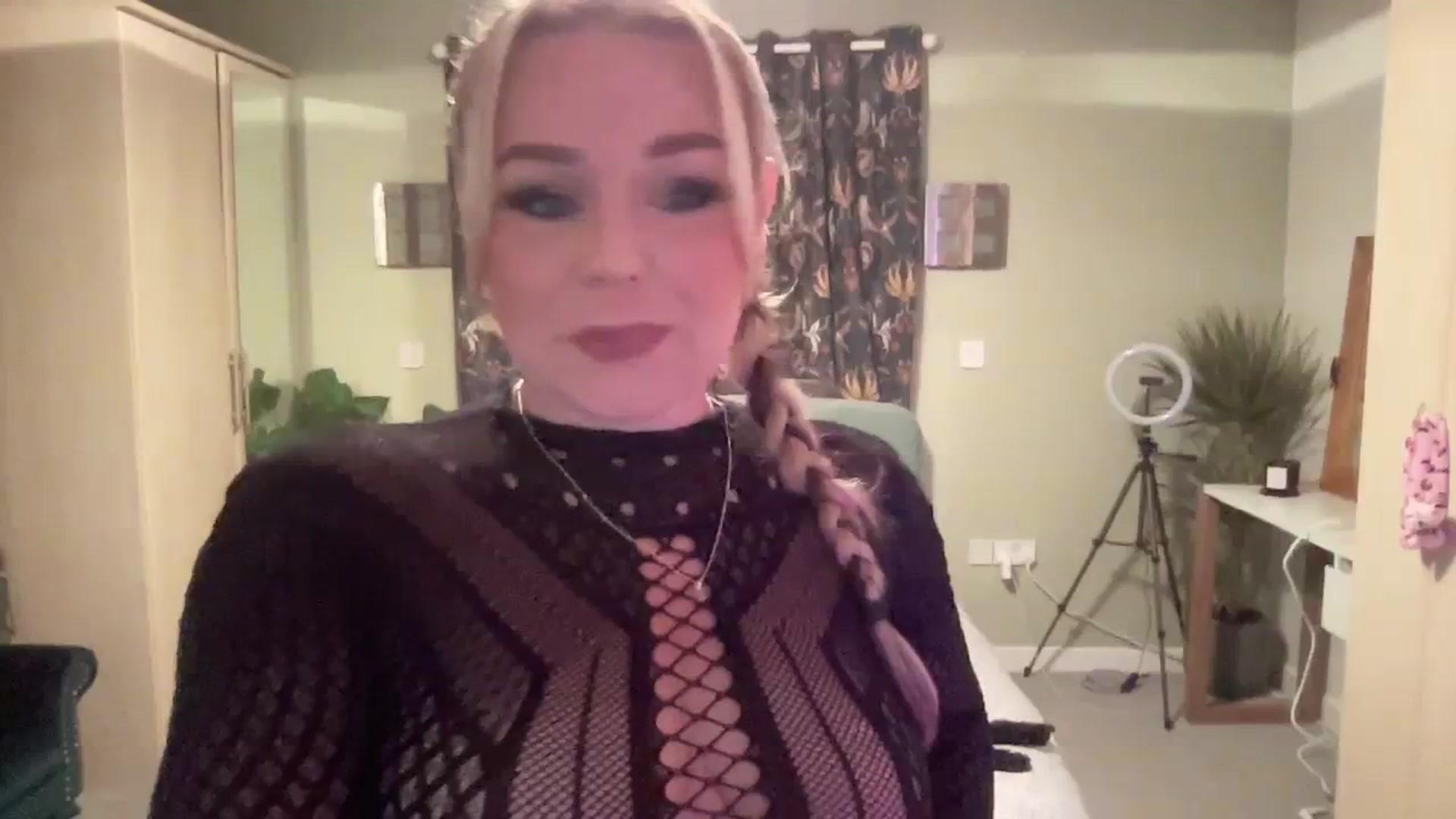 Gallery image thumbnail from LaraLaughs's myfreecams stream on, 08/20/2023, 20:48 image 7 of 20