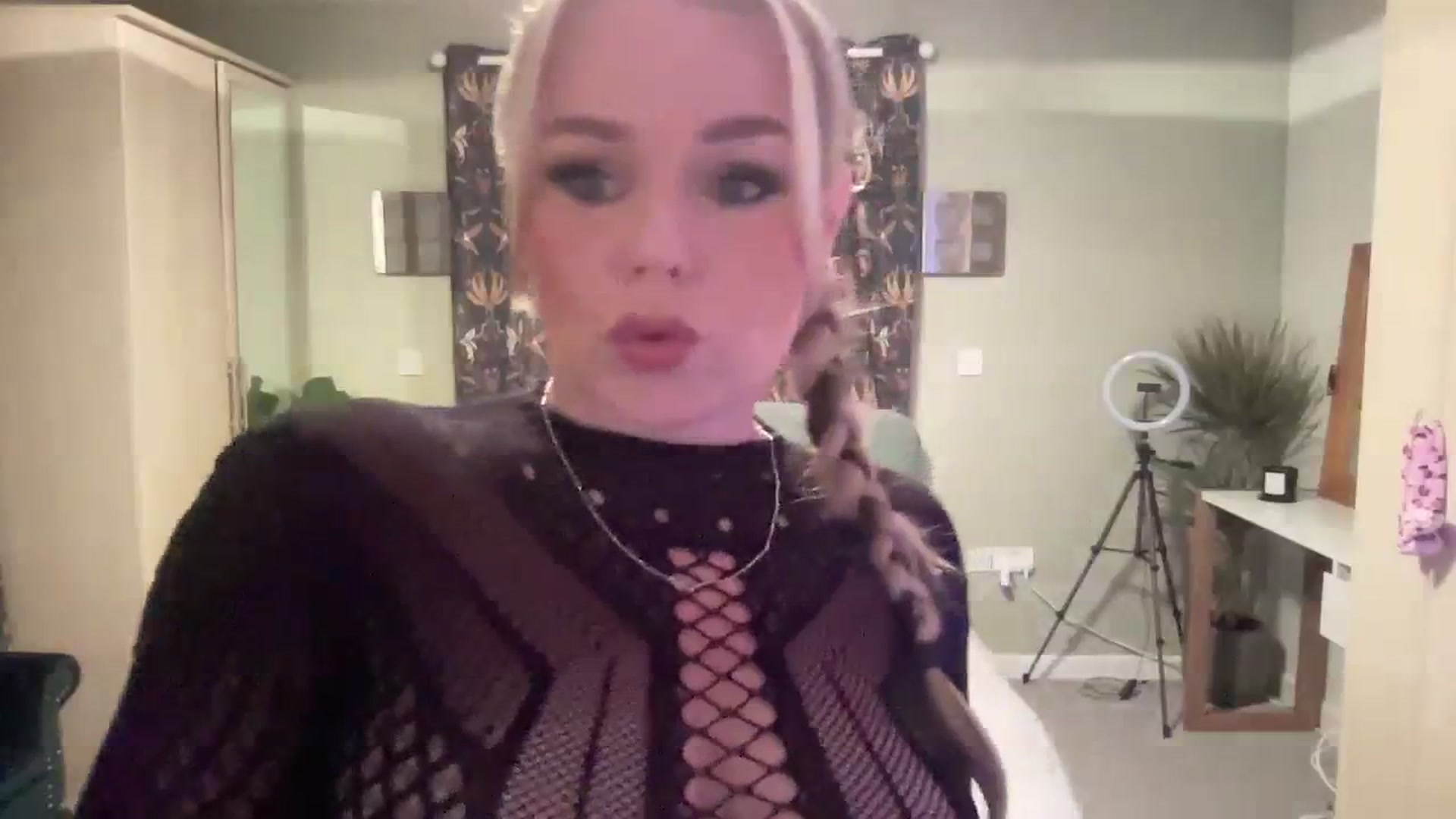 Gallery image thumbnail from LaraLaughs's myfreecams stream on, 08/20/2023, 20:48 image 15 of 20
