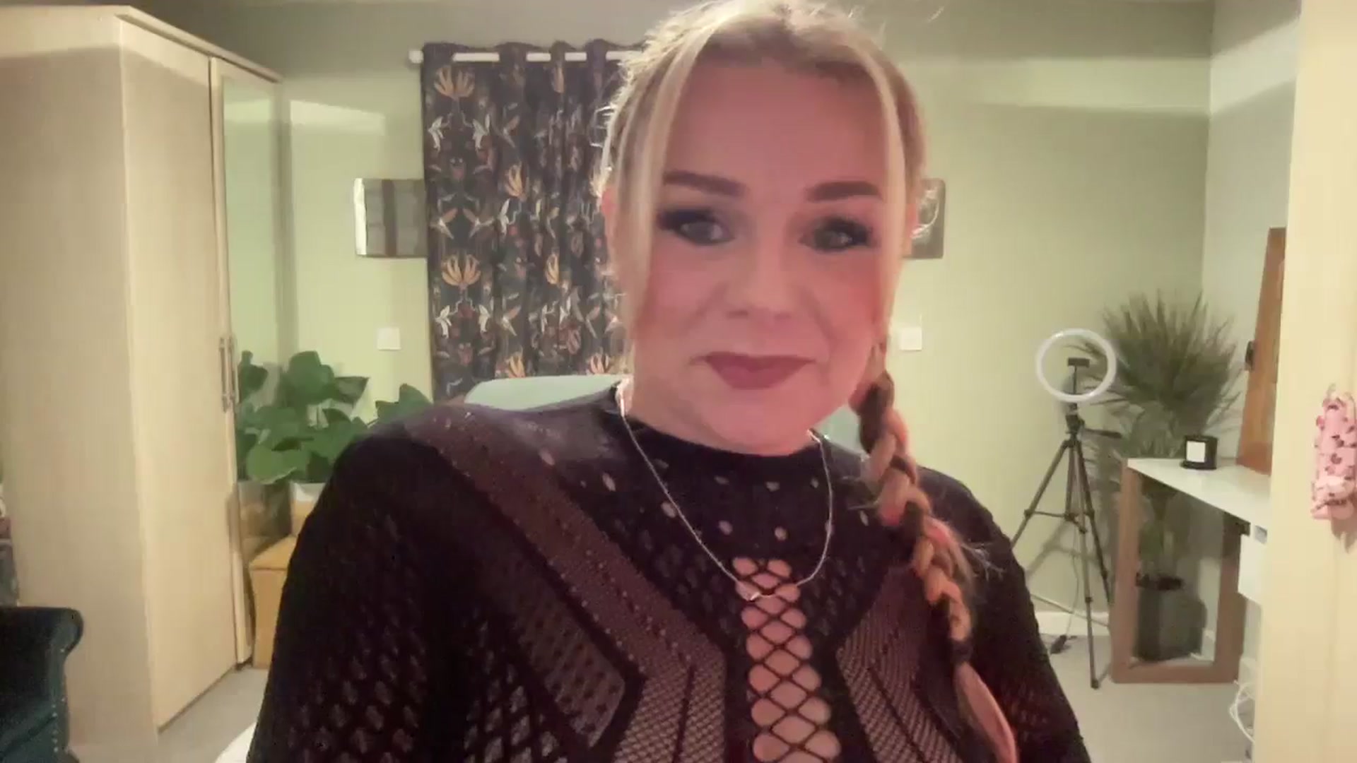 Gallery image thumbnail from LaraLaughs's myfreecams stream on, 08/20/2023, 20:48 image 17 of 20