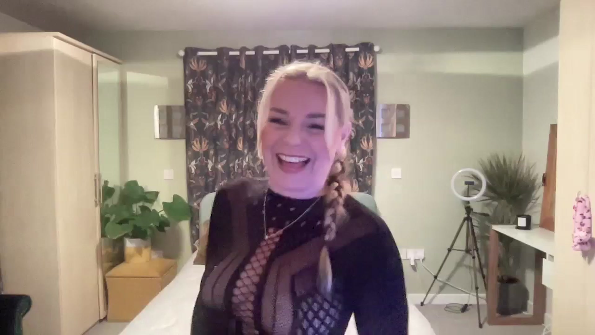 Gallery image thumbnail from LaraLaughs's myfreecams stream on, 08/20/2023, 20:48 image 19 of 20