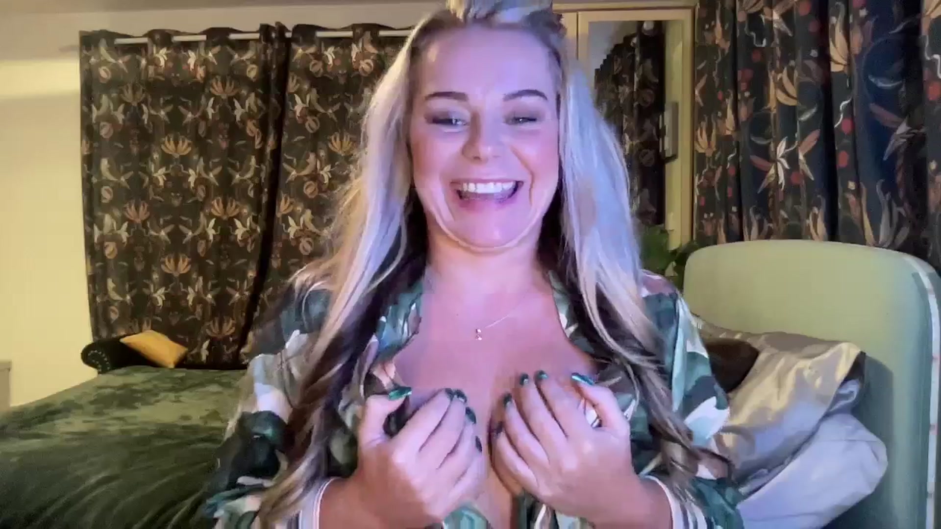 Gallery image thumbnail from LaraLaughs's myfreecams stream on, 09/25/2023, 20:31 image 17 of 20
