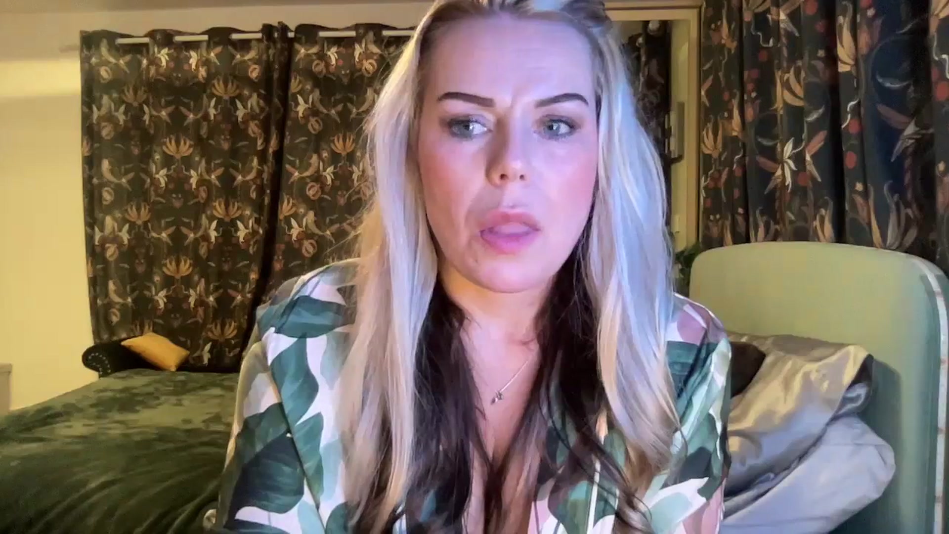 Gallery image thumbnail from LaraLaughs's myfreecams stream on, 09/25/2023, 20:31 image 15 of 20