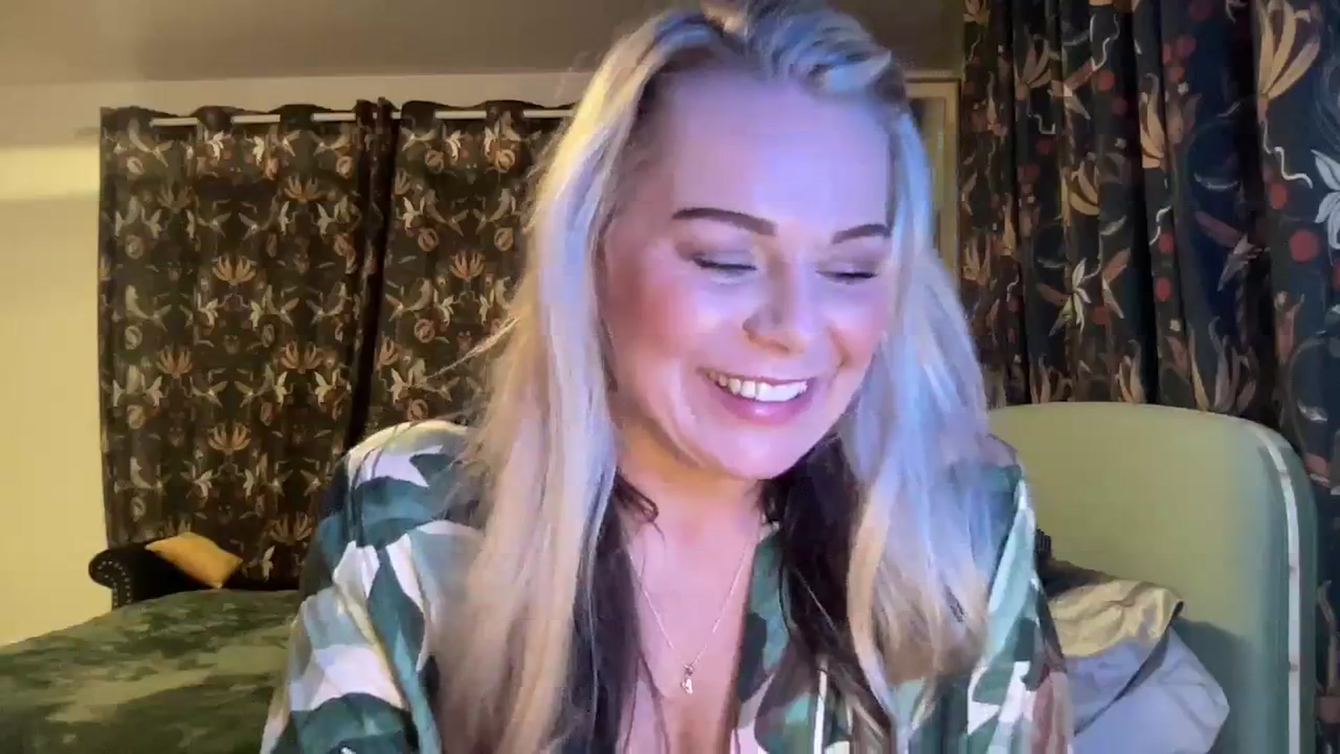 Gallery image thumbnail from LaraLaughs's myfreecams stream on, 09/25/2023, 20:31 image 6 of 20