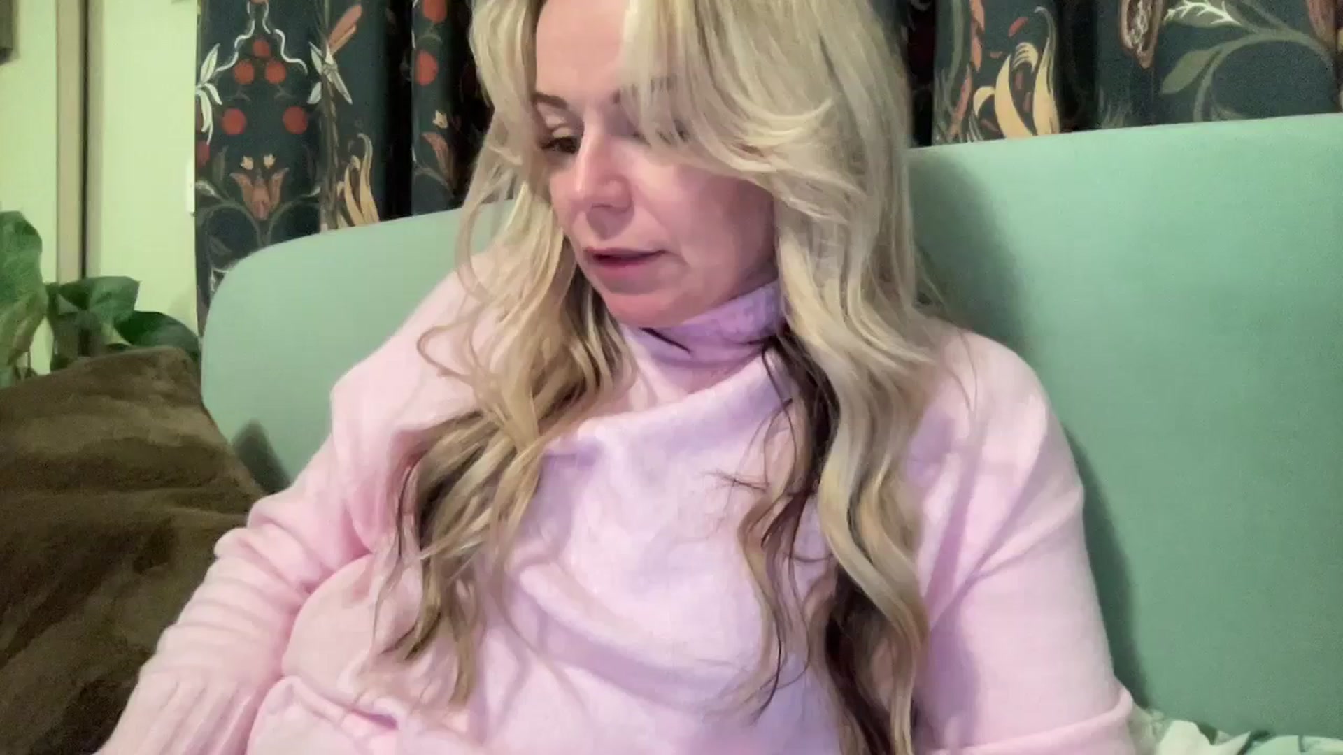 Gallery image thumbnail from LaraLaughs's myfreecams stream on, 11/14/2023, 20:01 image 1 of 20