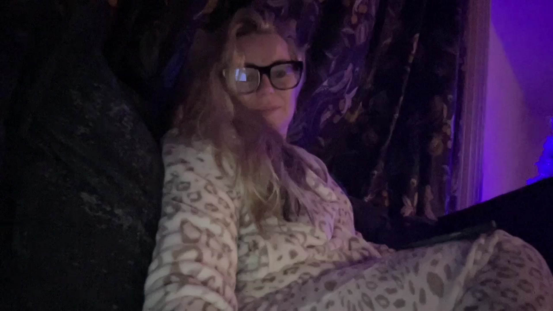 Gallery image thumbnail from LaraLaughs's myfreecams stream on, 11/22/2023, 21:09 image 18 of 20