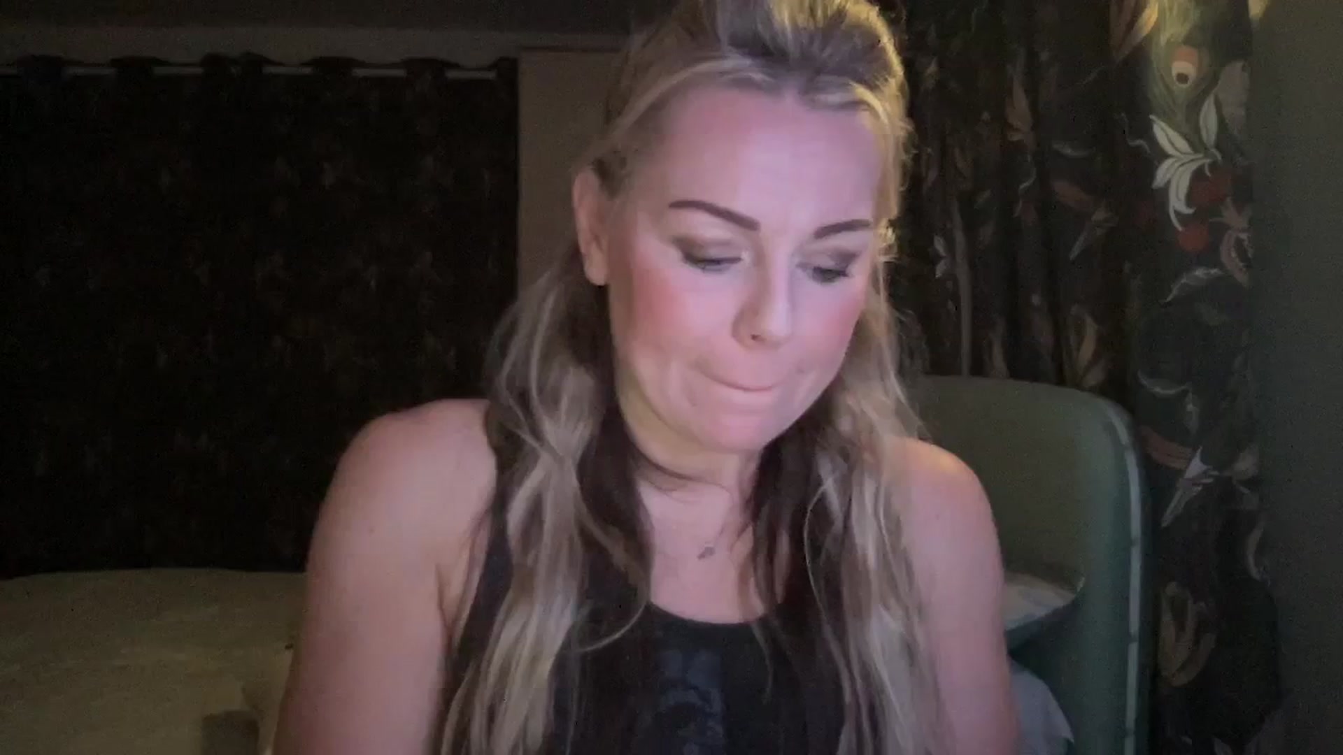 Gallery image thumbnail from LaraLaughs's myfreecams stream on, 11/23/2023, 20:15 image 18 of 20
