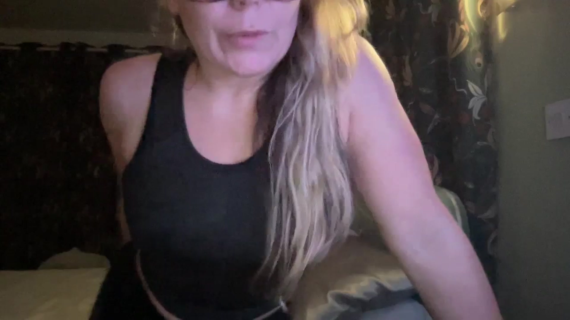 Gallery image thumbnail from LaraLaughs's myfreecams stream on, 11/23/2023, 20:15 image 2 of 20