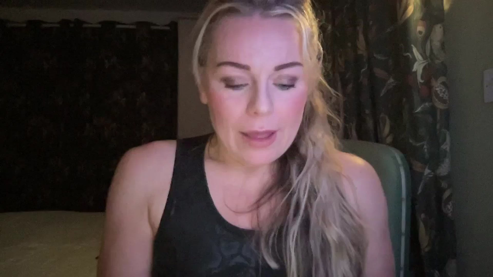 Gallery image thumbnail from LaraLaughs's myfreecams stream on, 11/23/2023, 20:15 image 9 of 20