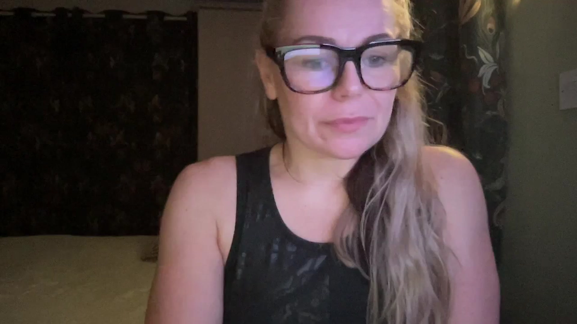 Gallery image thumbnail from LaraLaughs's myfreecams stream on, 11/23/2023, 20:15 image 4 of 20