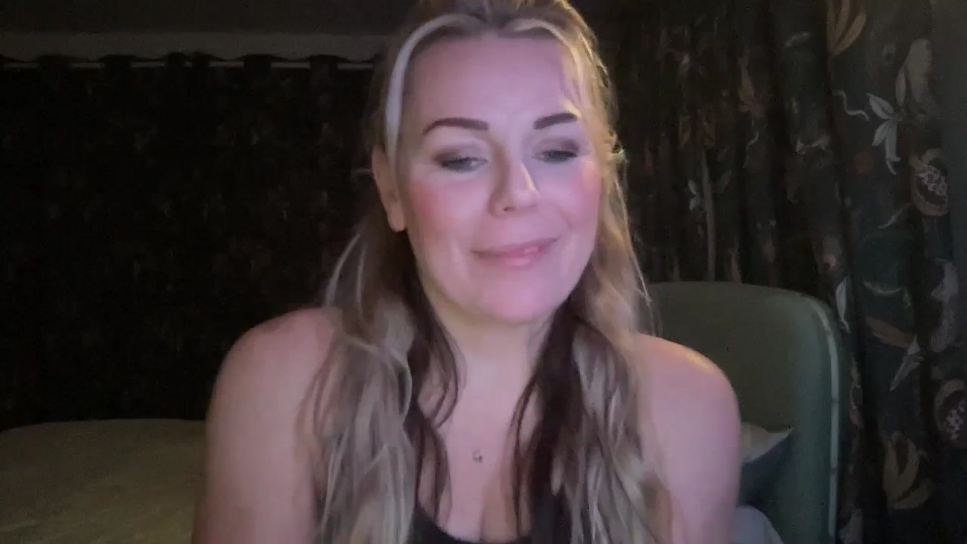 Gallery image thumbnail from LaraLaughs's myfreecams stream on, 11/23/2023, 20:56 image 10 of 20