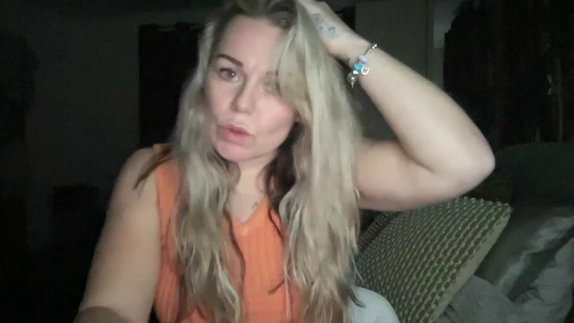 Gallery image thumbnail from LaraLaughs's myfreecams stream on, 12/04/2023, 22:13 image 10 of 20