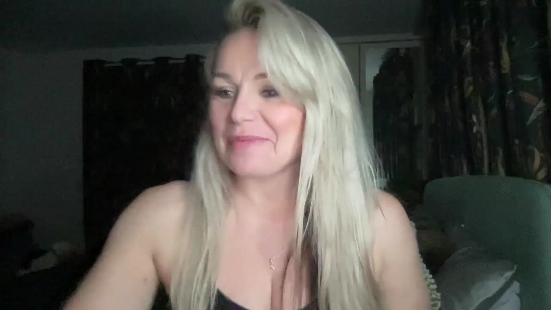 Gallery image thumbnail from LaraLaughs's myfreecams stream on, 12/05/2023, 21:04 image 1 of 20