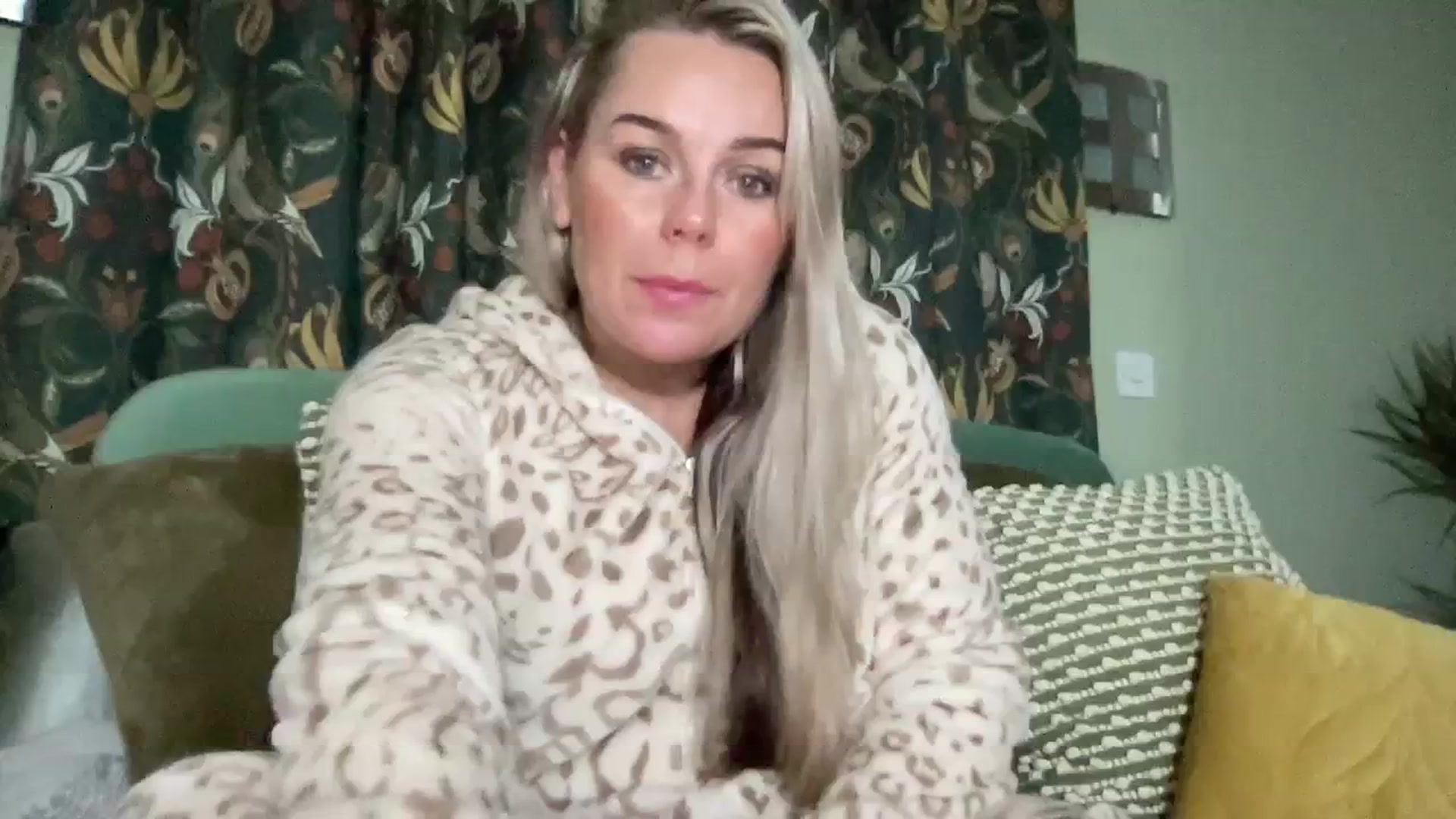 Gallery image thumbnail from LaraLaughs's myfreecams stream on, 12/06/2023, 18:23 image 10 of 20