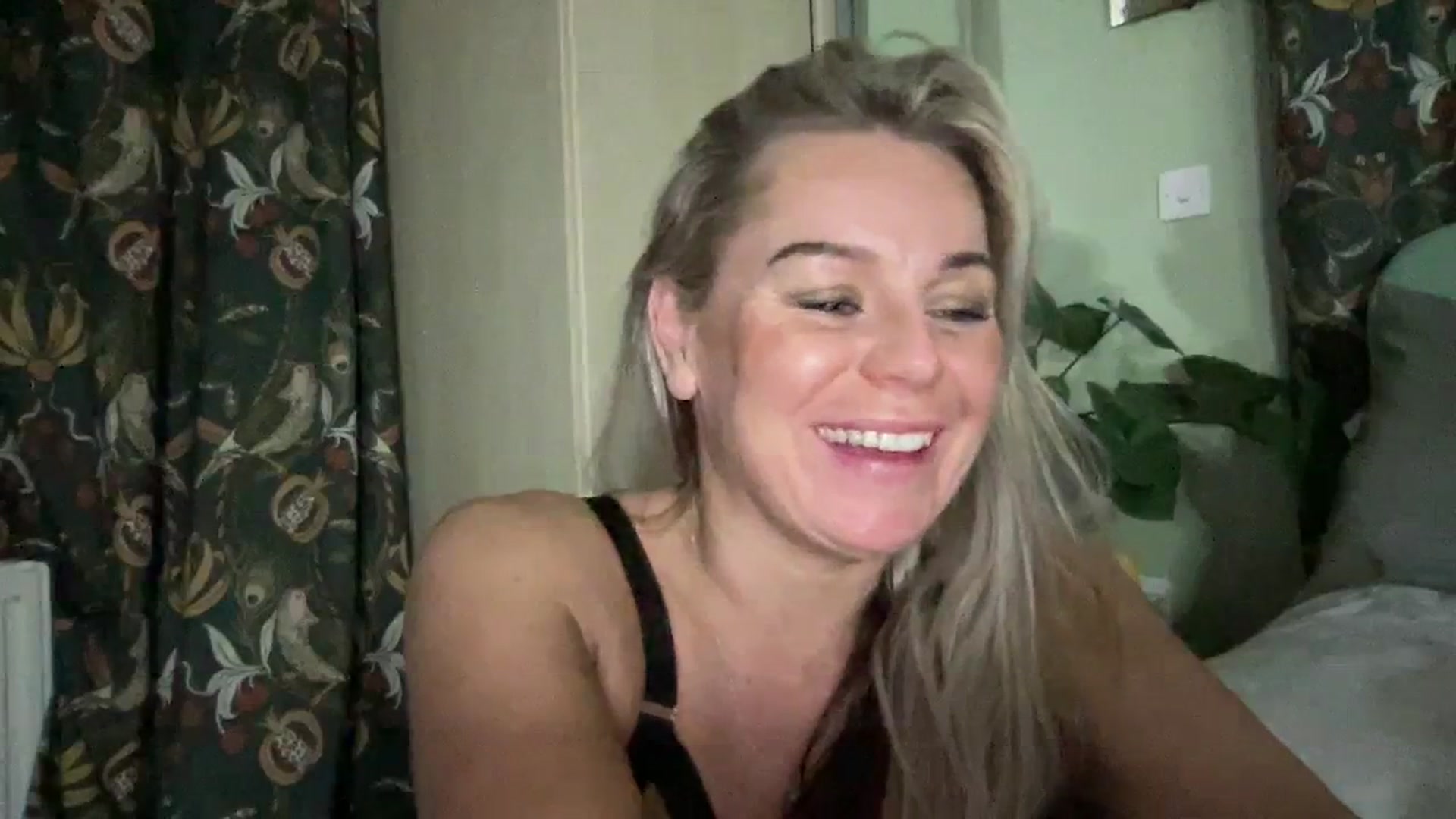 Gallery image thumbnail from LaraLaughs's myfreecams stream on, 12/07/2023, 24:22 image 16 of 20
