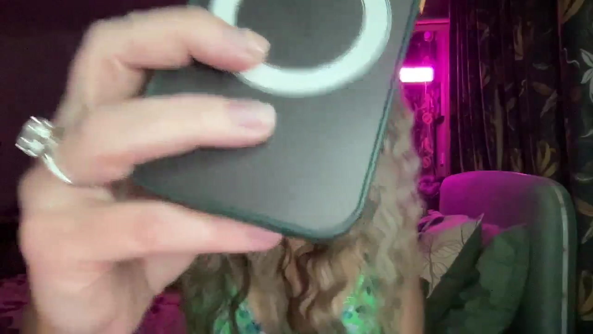 Gallery image thumbnail from LaraLaughs's myfreecams stream on, 12/10/2023, 20:42 image 7 of 20