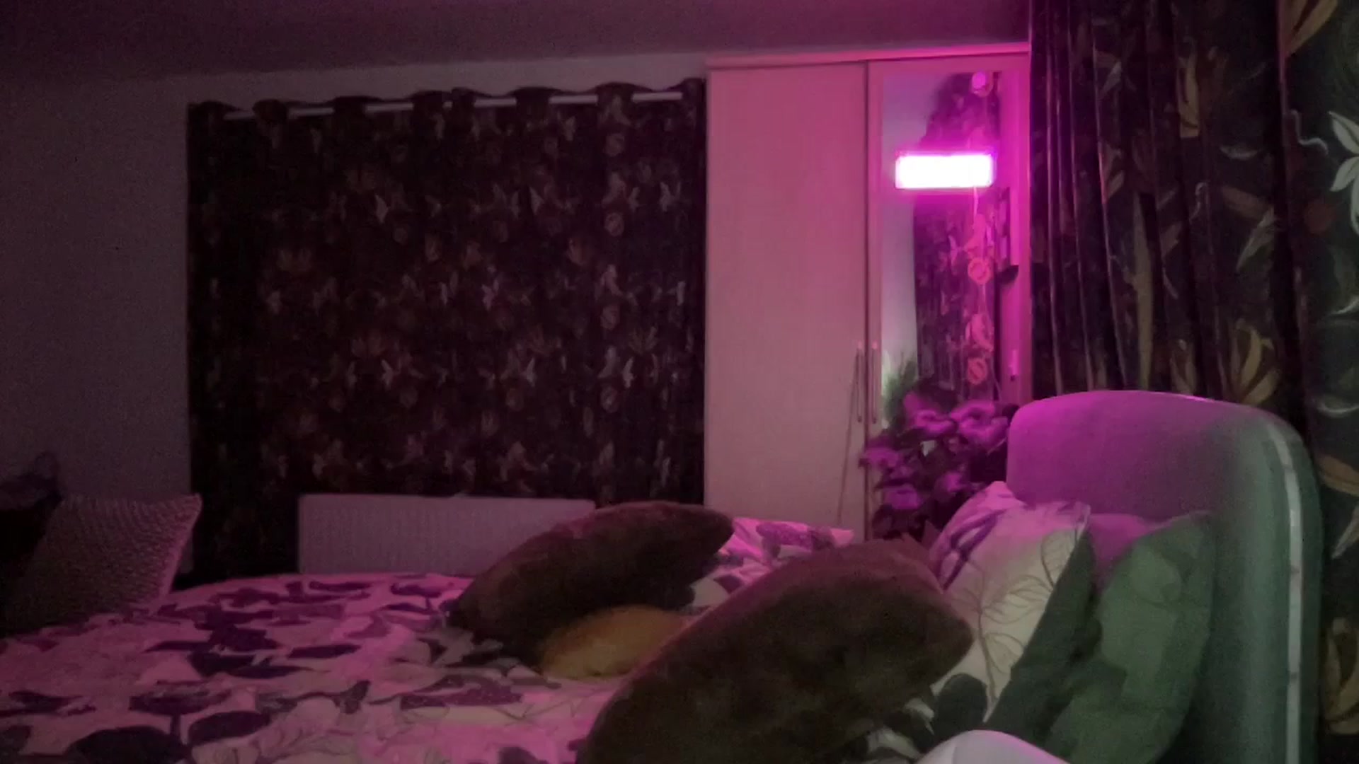 Gallery image thumbnail from LaraLaughs's myfreecams stream on, 12/10/2023, 21:20 image 6 of 20