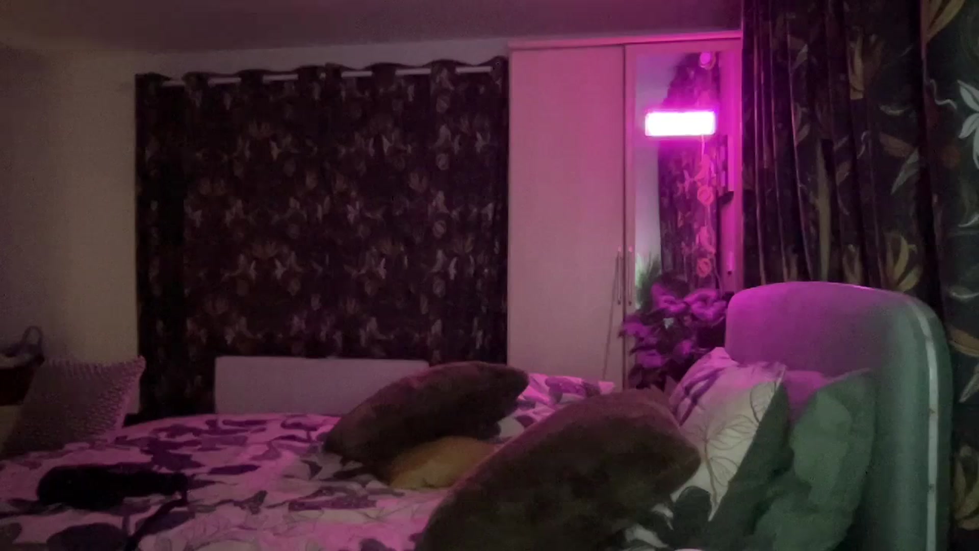 Gallery image thumbnail from LaraLaughs's myfreecams stream on, 12/10/2023, 21:20 image 2 of 20