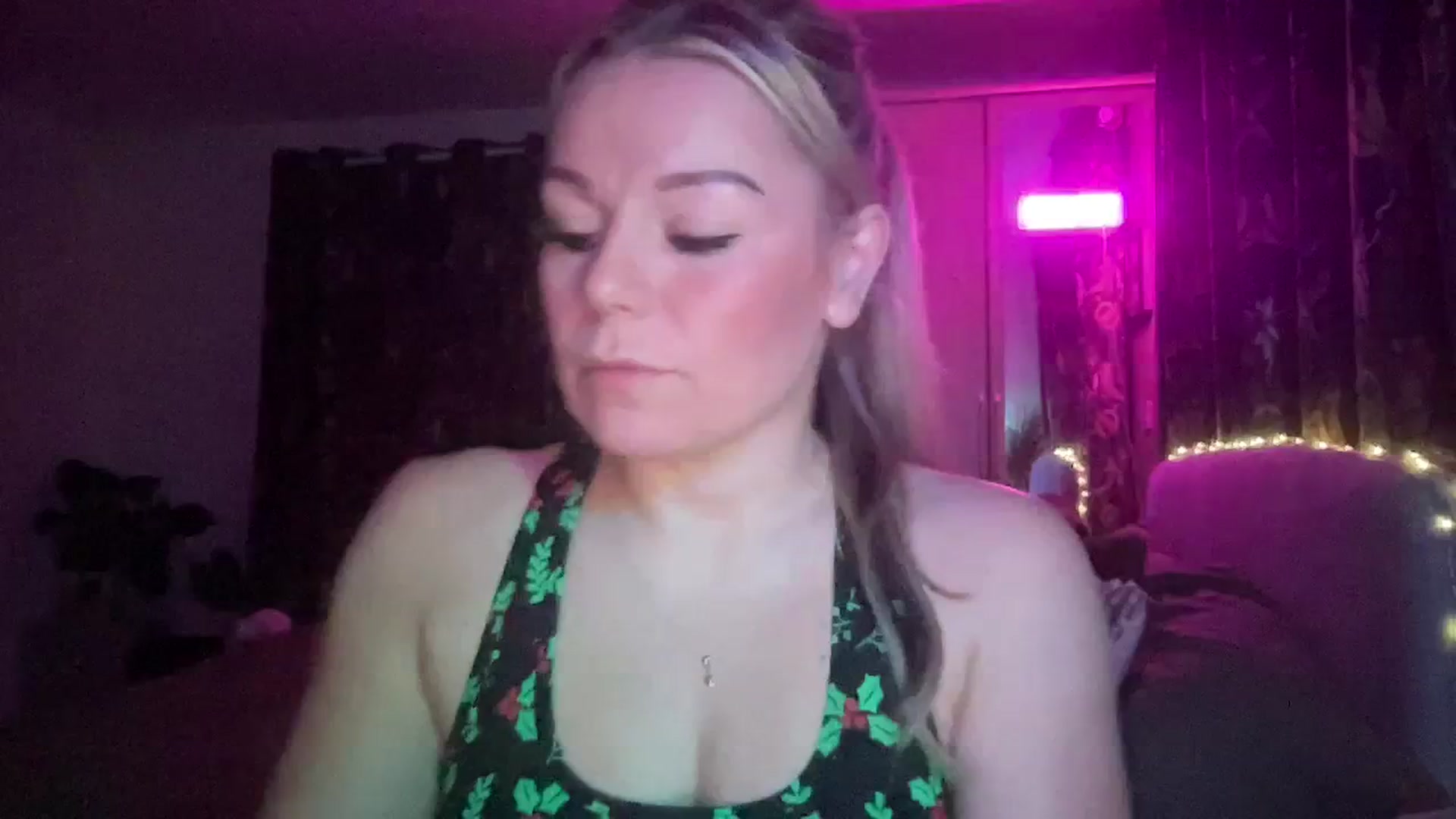 Gallery image thumbnail from LaraLaughs's myfreecams stream on, 12/14/2023, 18:52 image 19 of 20