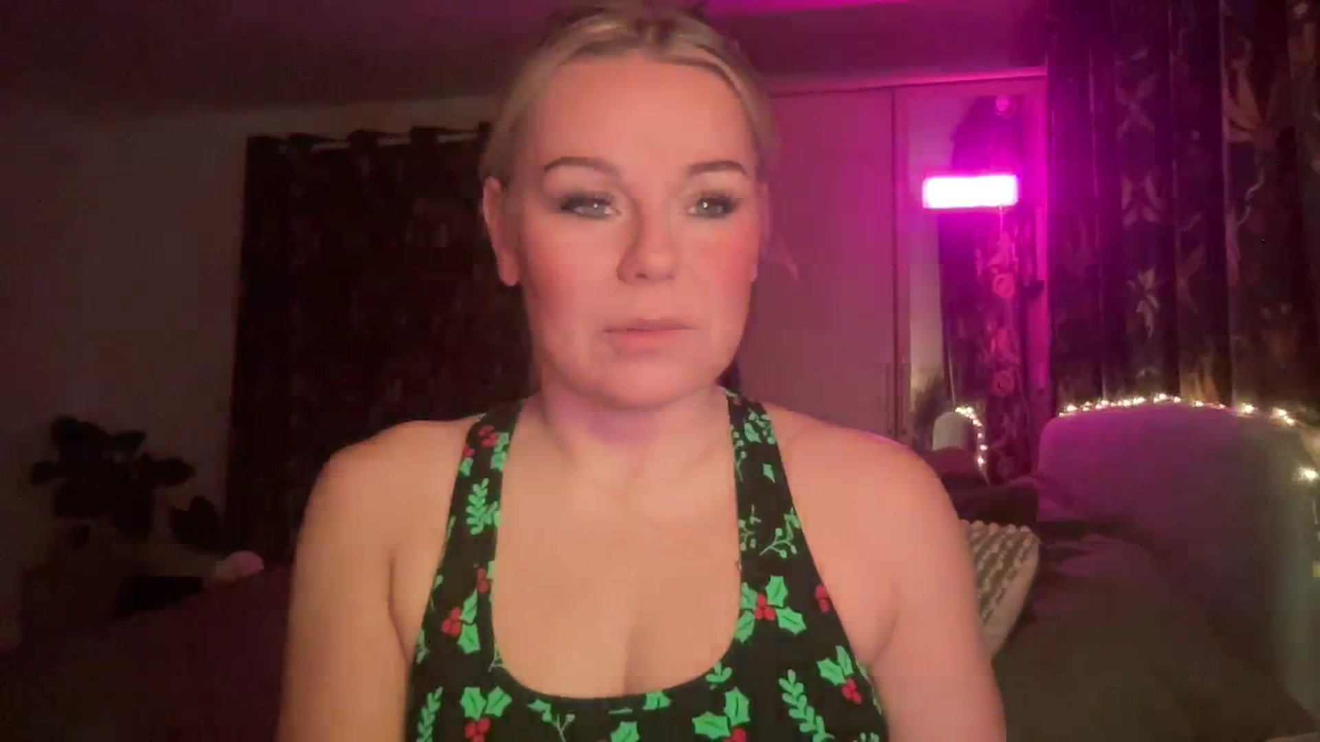 Gallery image thumbnail from LaraLaughs's myfreecams stream on, 12/14/2023, 18:52 image 13 of 20