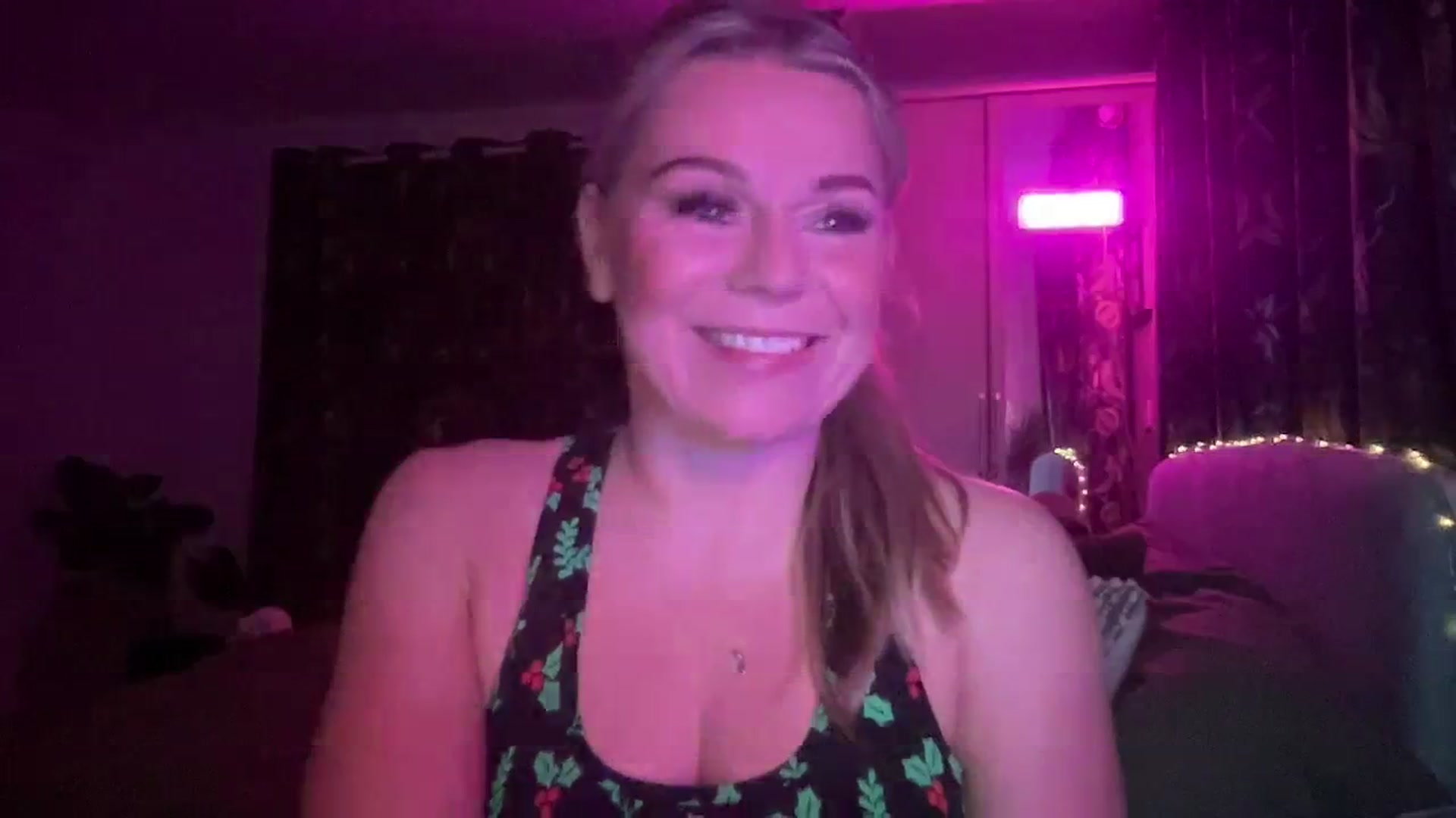 Gallery image thumbnail from LaraLaughs's myfreecams stream on, 12/14/2023, 18:52 image 16 of 20