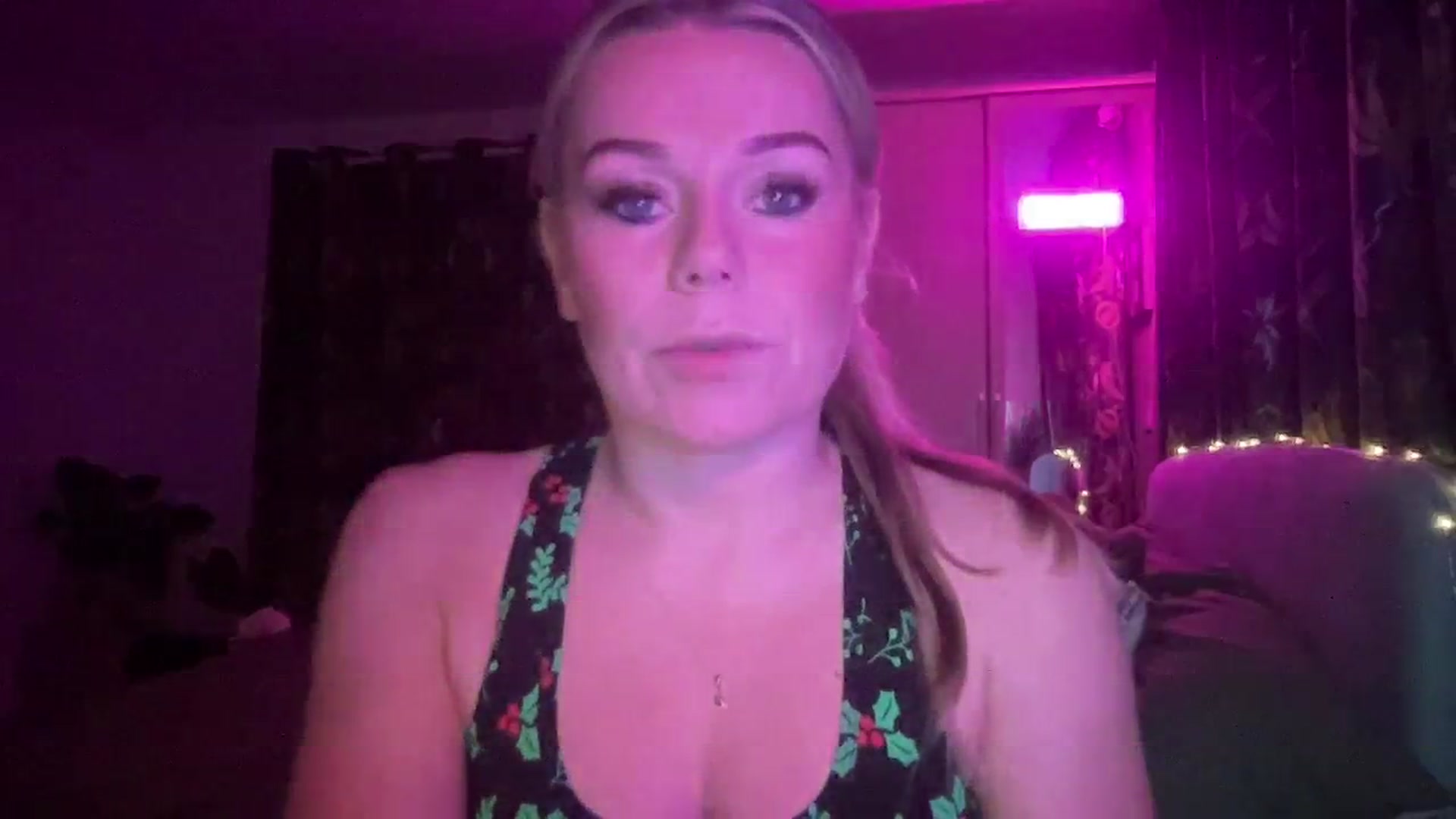 Gallery image thumbnail from LaraLaughs's myfreecams stream on, 12/14/2023, 18:52 image 18 of 20