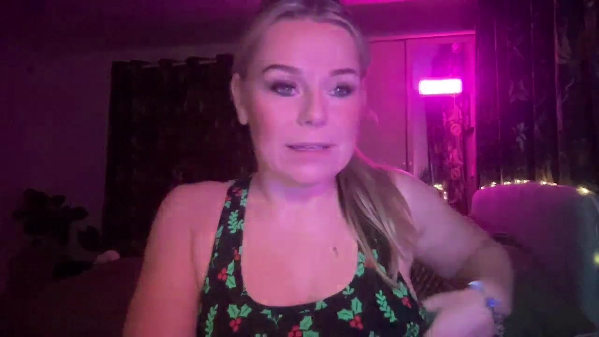 Gallery image thumbnail from LaraLaughs's myfreecams stream on, 12/14/2023, 18:52 image 14 of 20