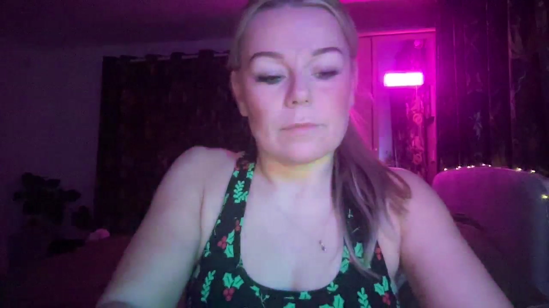 Gallery image thumbnail from LaraLaughs's myfreecams stream on, 12/14/2023, 18:52 image 15 of 20