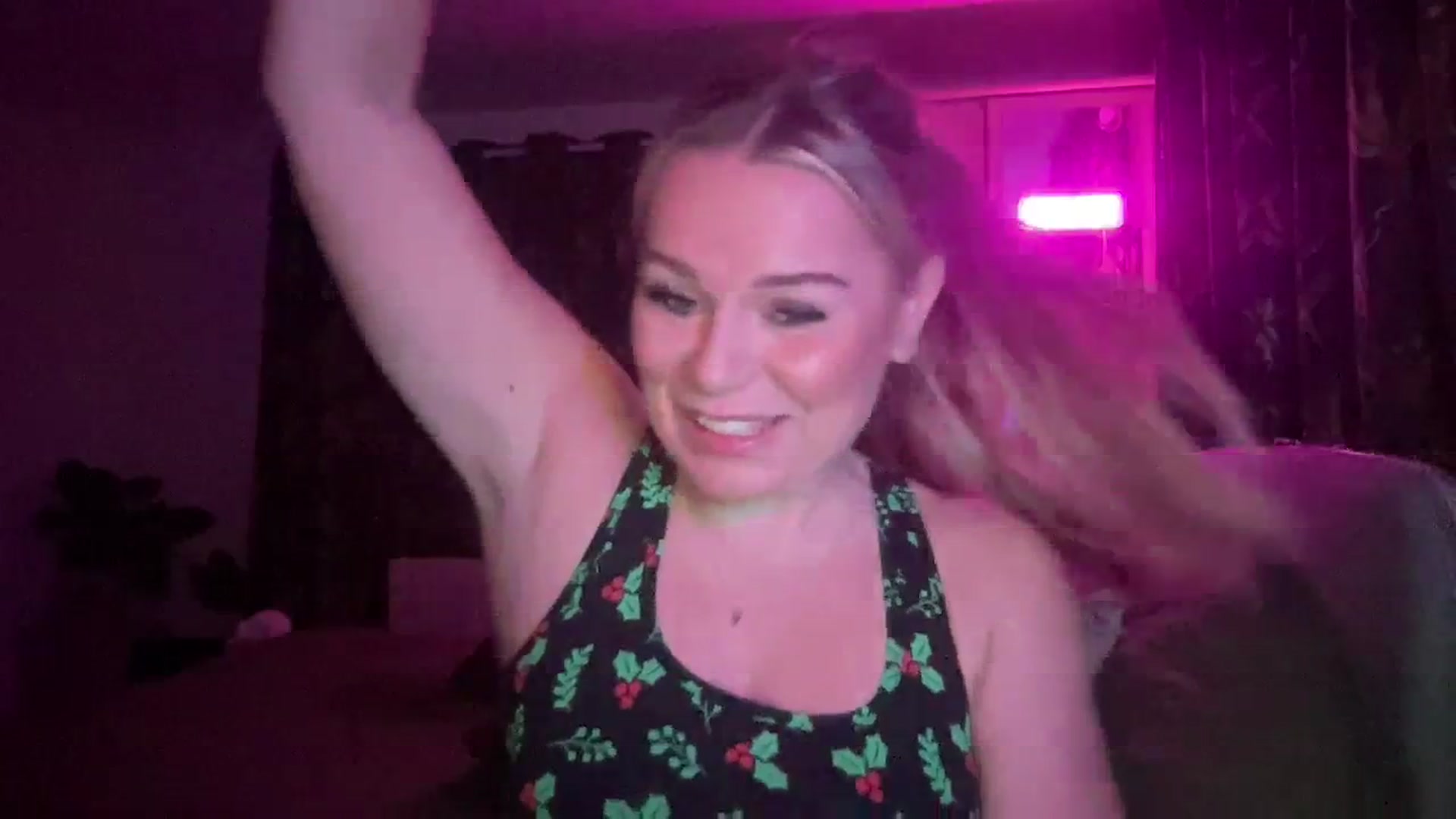 Gallery image thumbnail from LaraLaughs's myfreecams stream on, 12/14/2023, 19:12 image 15 of 20
