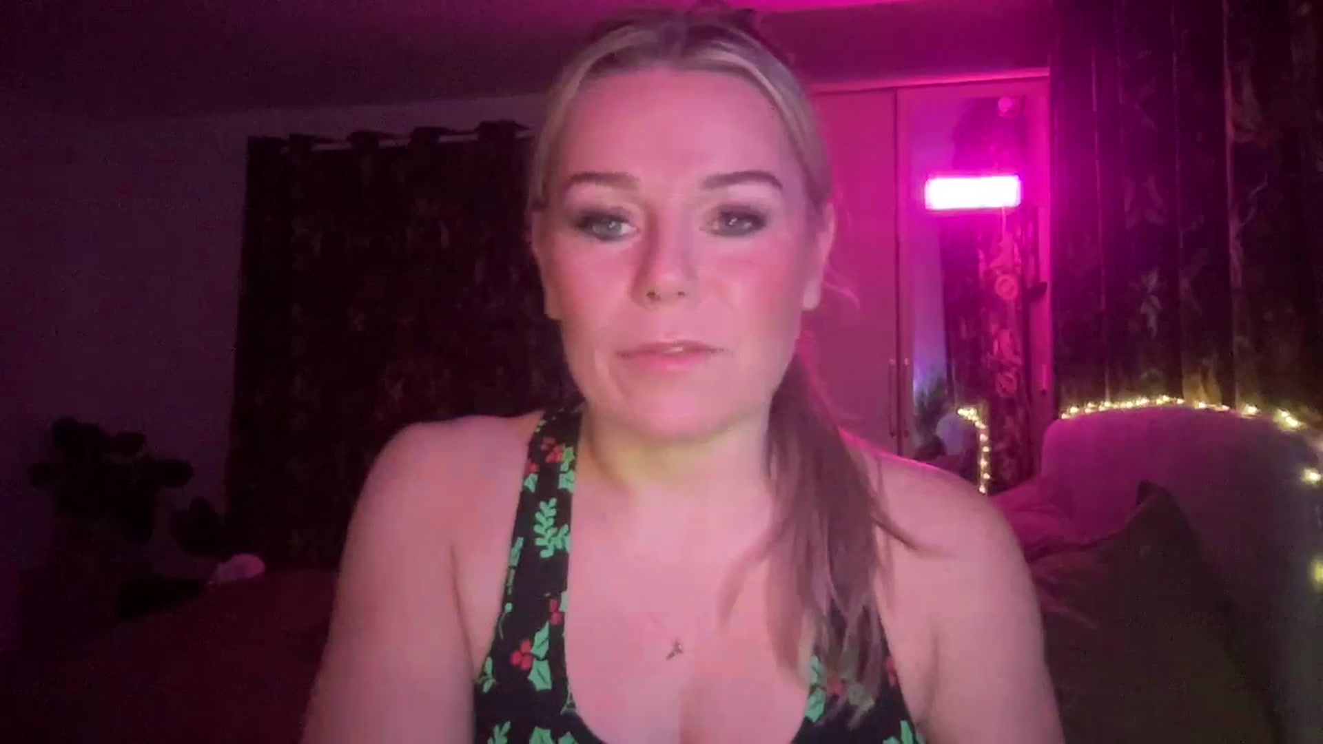 Gallery image thumbnail from LaraLaughs's myfreecams stream on, 12/14/2023, 19:12 image 19 of 20
