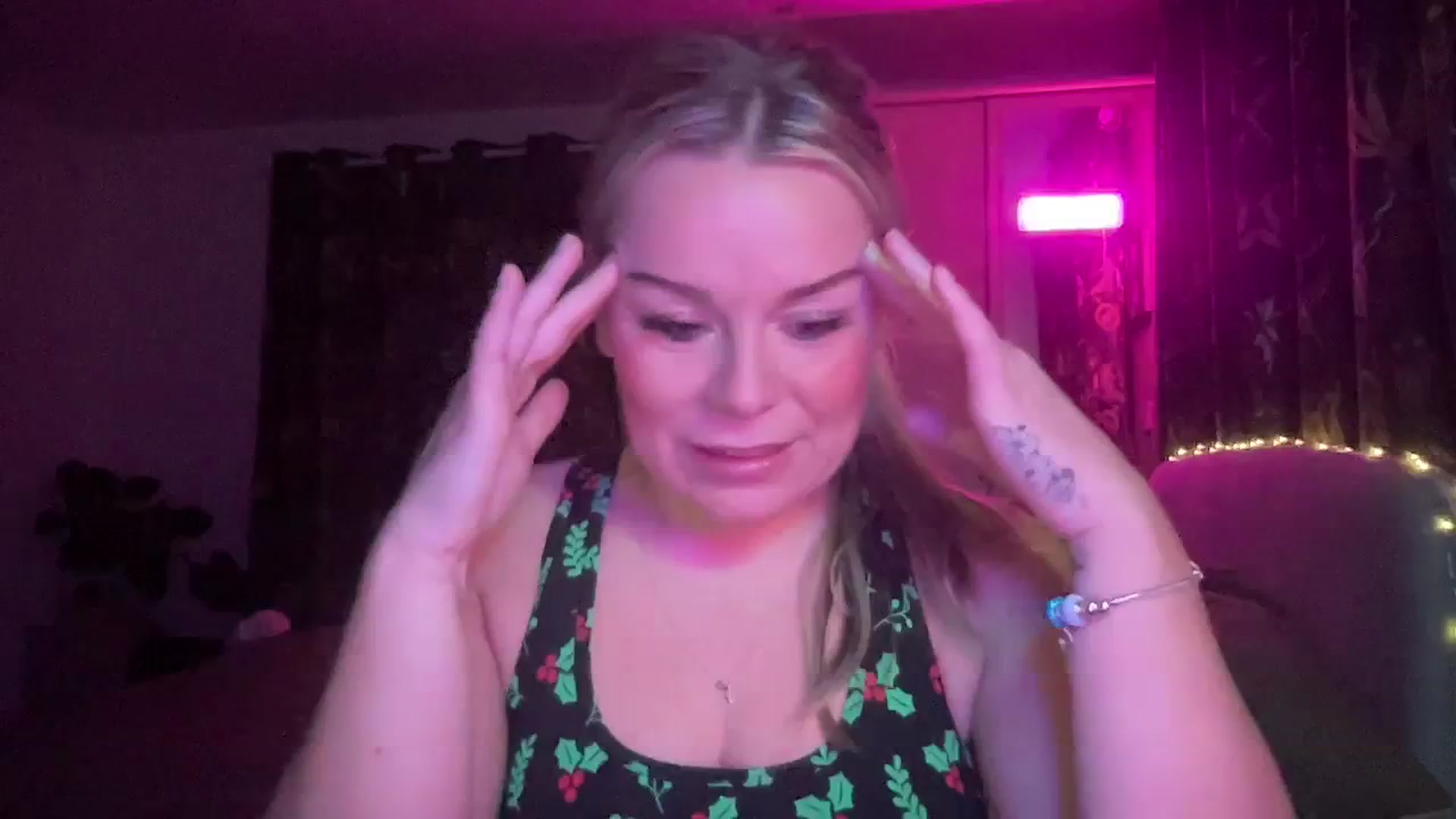 Gallery image thumbnail from LaraLaughs's myfreecams stream on, 12/14/2023, 19:12 image 1 of 20