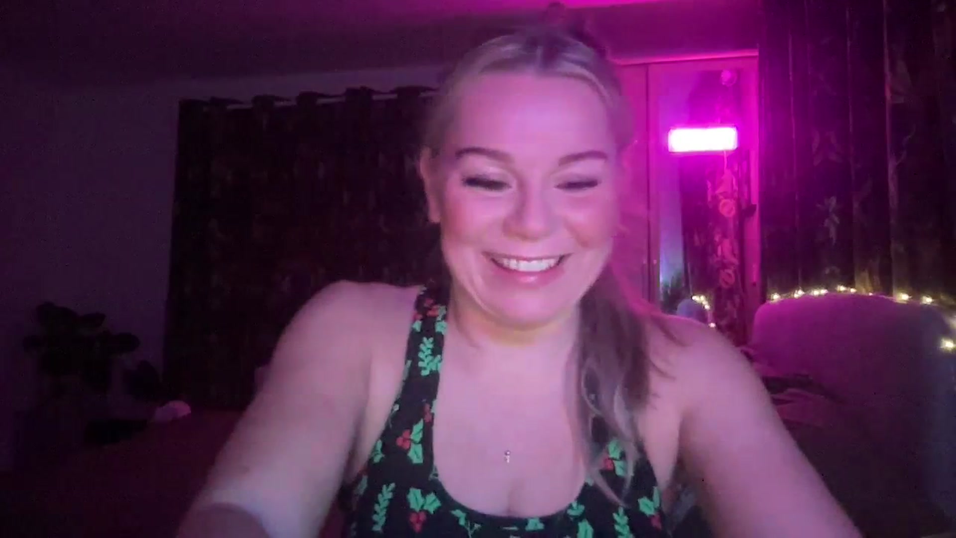 Gallery image thumbnail from LaraLaughs's myfreecams stream on, 12/14/2023, 19:12 image 8 of 20