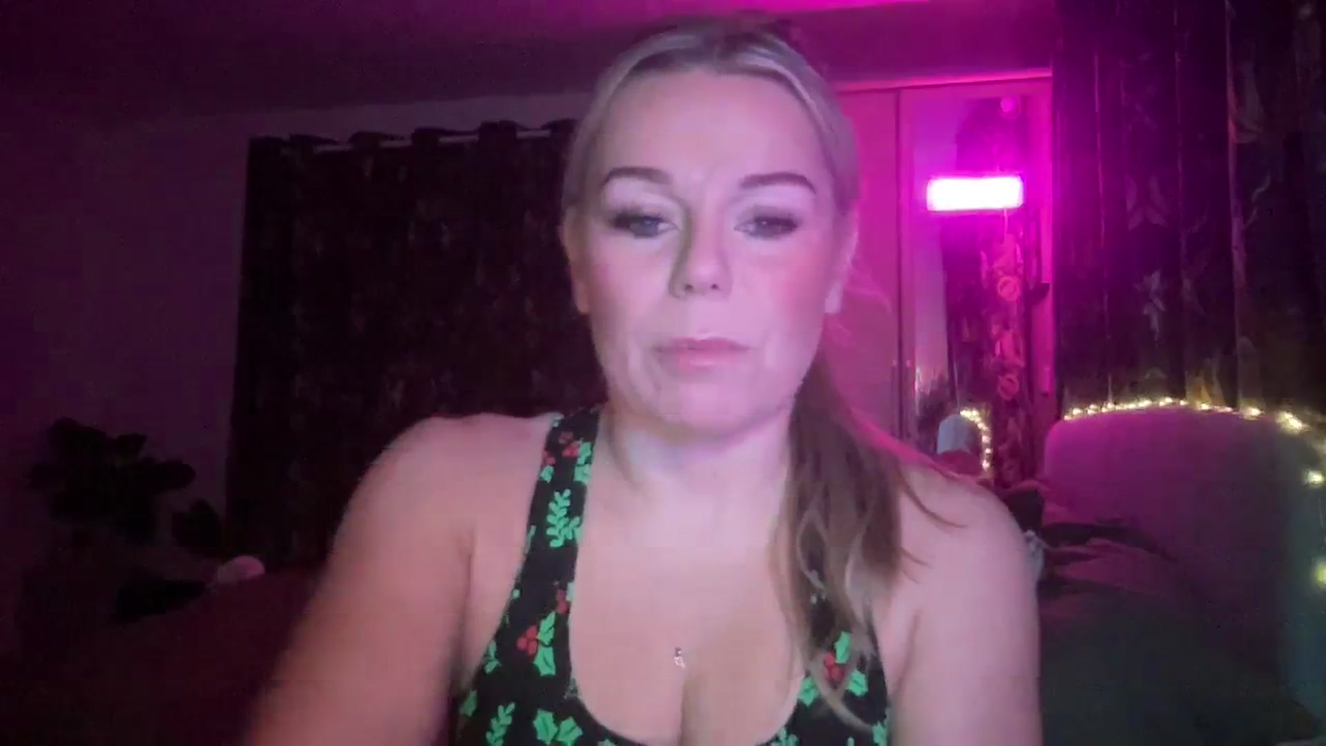 Gallery image thumbnail from LaraLaughs's myfreecams stream on, 12/14/2023, 19:12 image 7 of 20