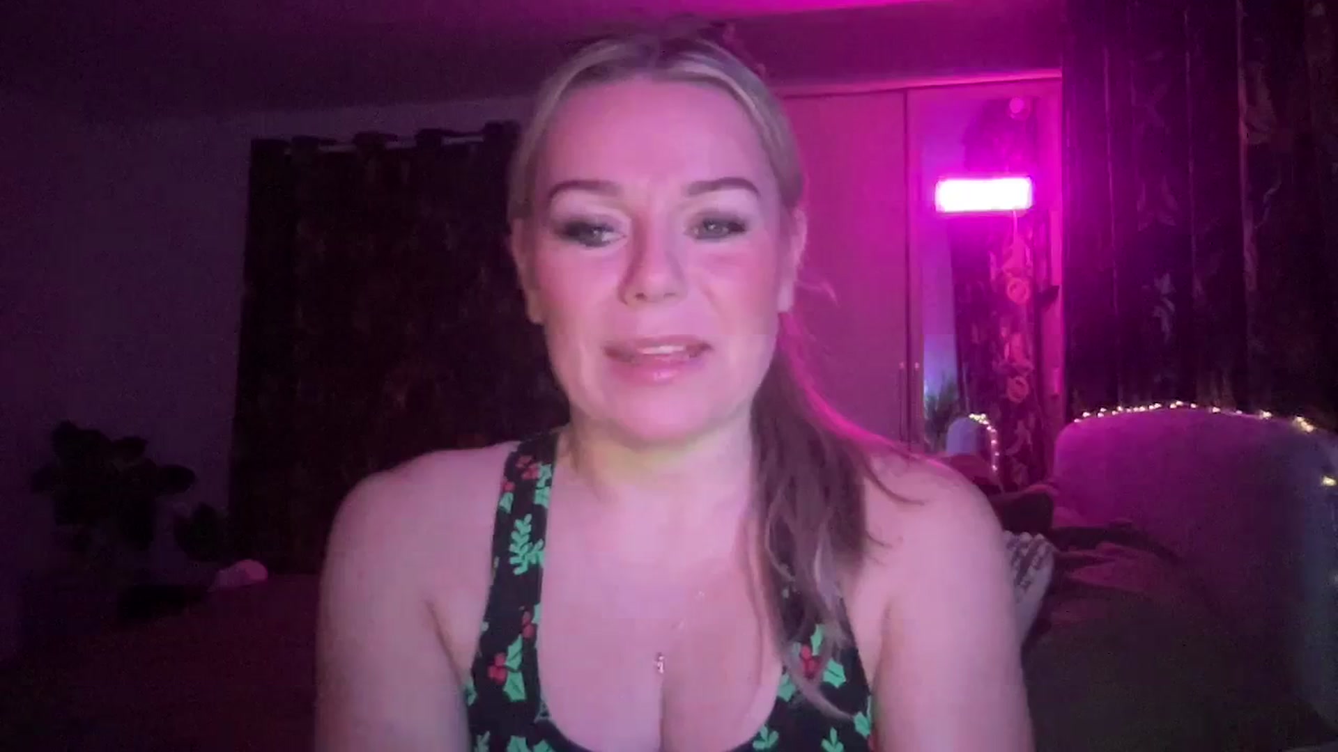 Gallery image thumbnail from LaraLaughs's myfreecams stream on, 12/14/2023, 19:12 image 6 of 20