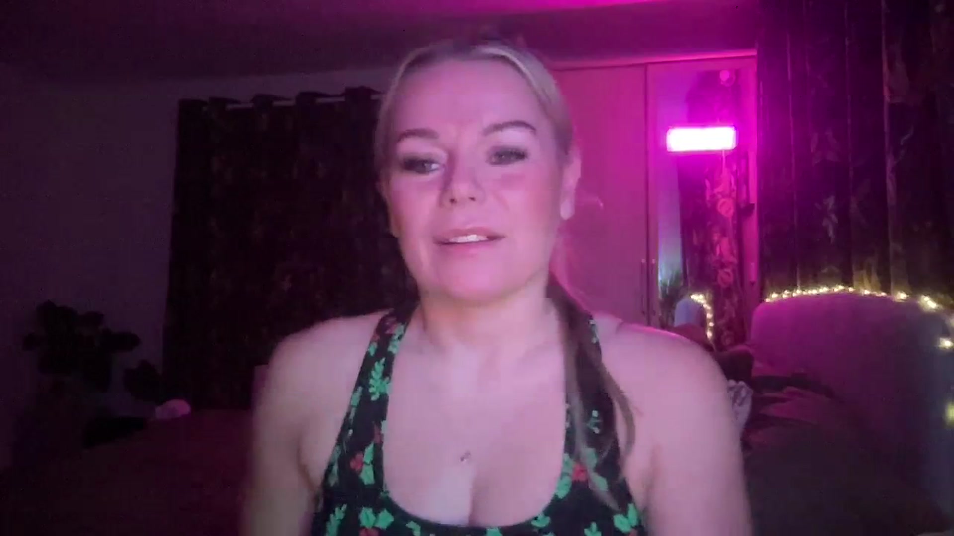 Gallery image thumbnail from LaraLaughs's myfreecams stream on, 12/14/2023, 19:12 image 10 of 20