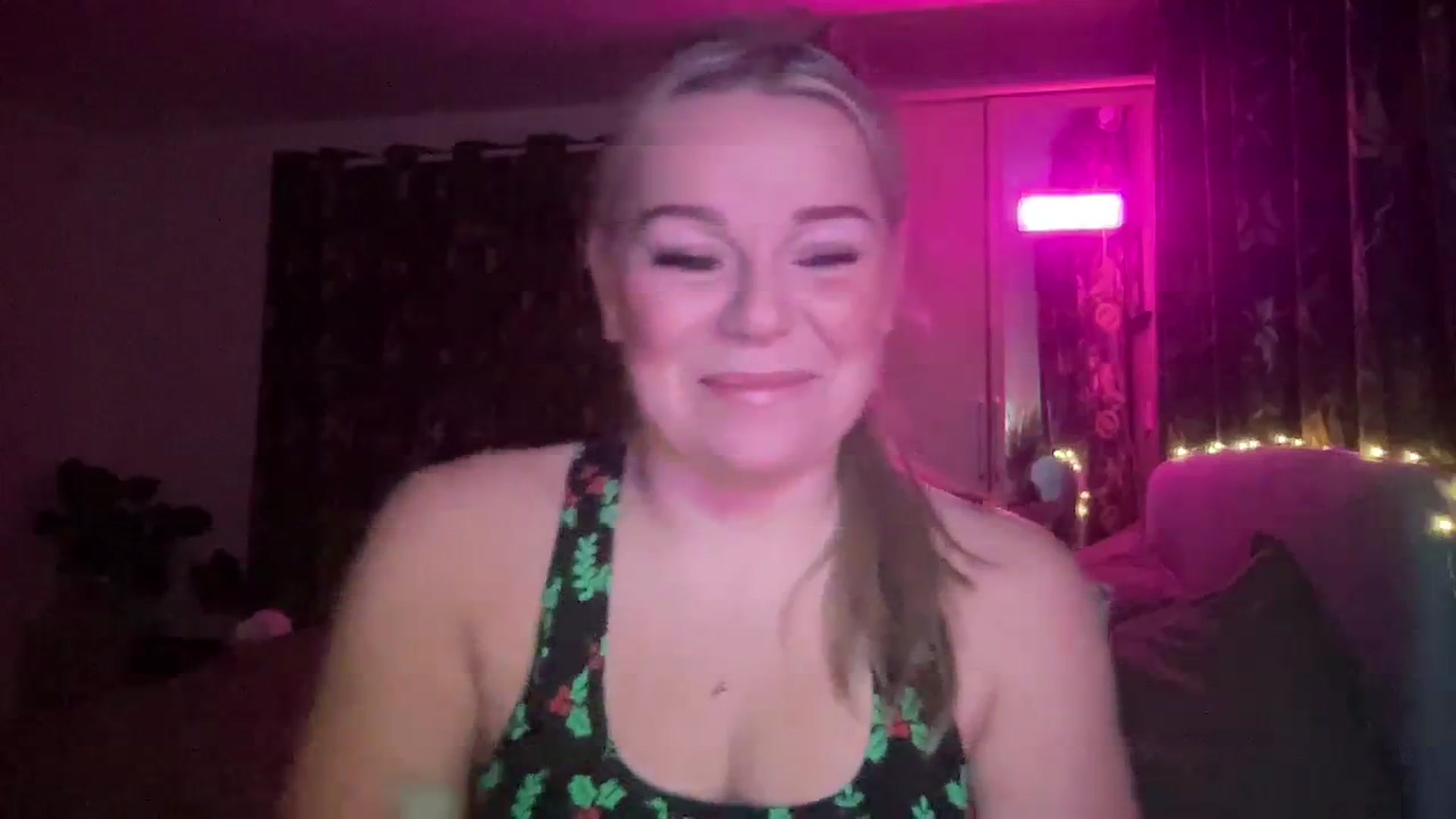 Gallery image thumbnail from LaraLaughs's myfreecams stream on, 12/14/2023, 19:12 image 16 of 20
