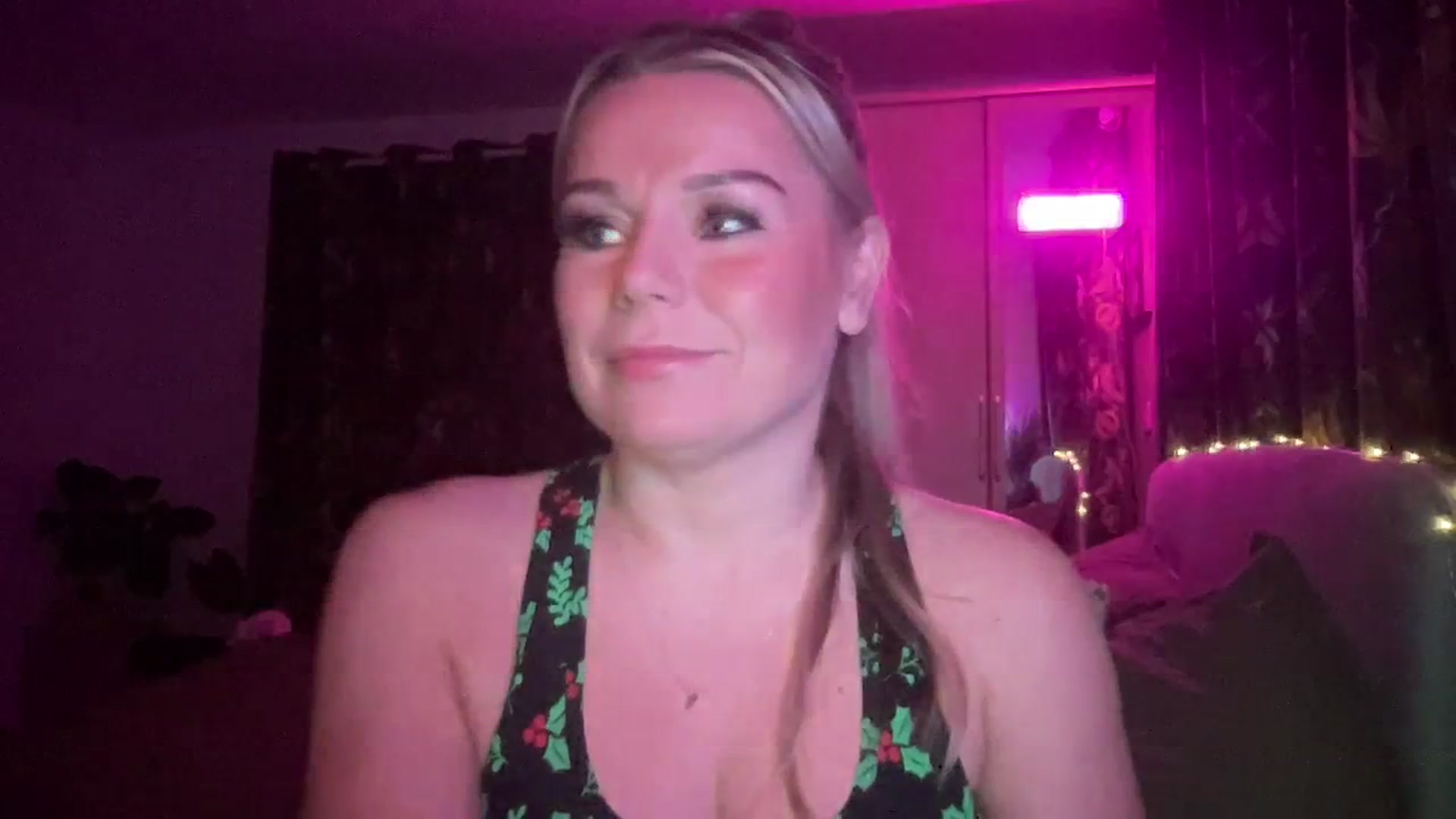 Gallery image thumbnail from LaraLaughs's myfreecams stream on, 12/14/2023, 19:12 image 13 of 20