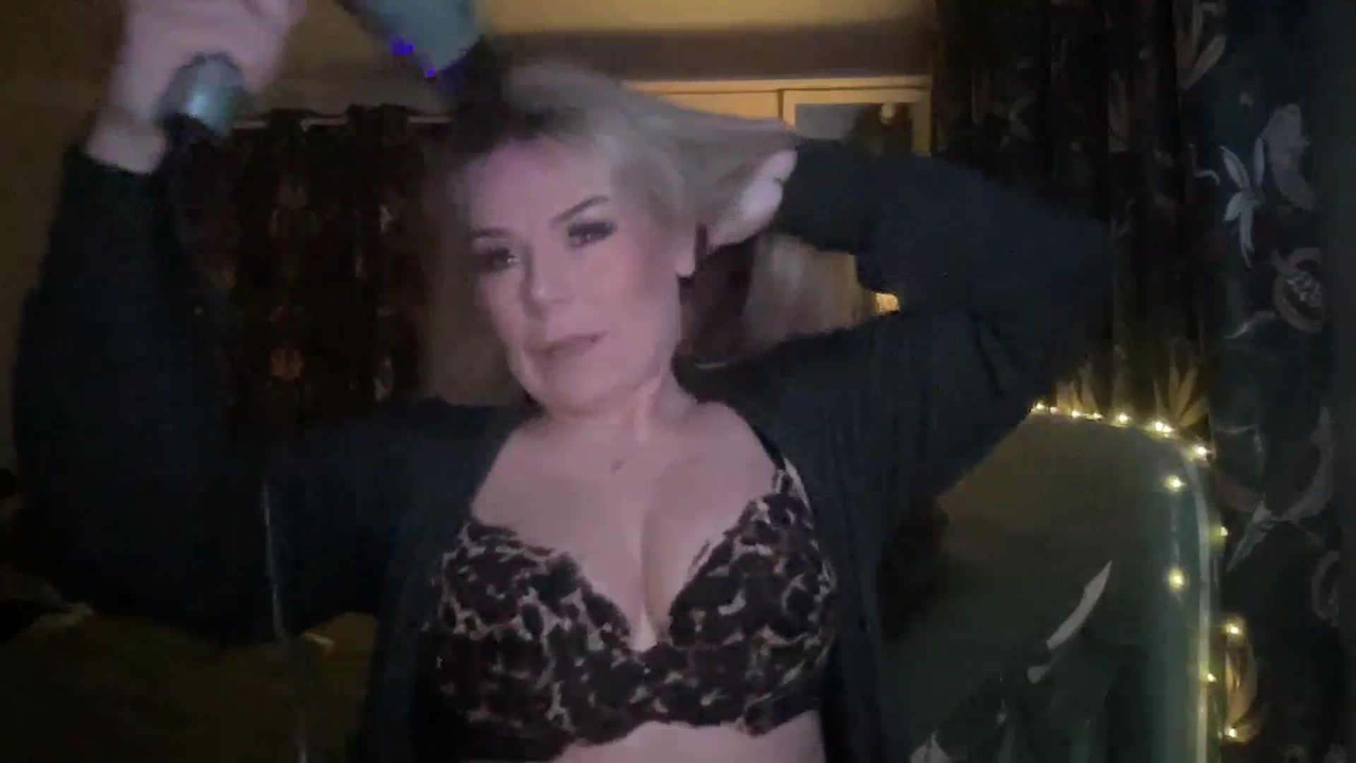Gallery image thumbnail from LaraLaughs's myfreecams stream on, 12/17/2023, 22:16 image 2 of 20