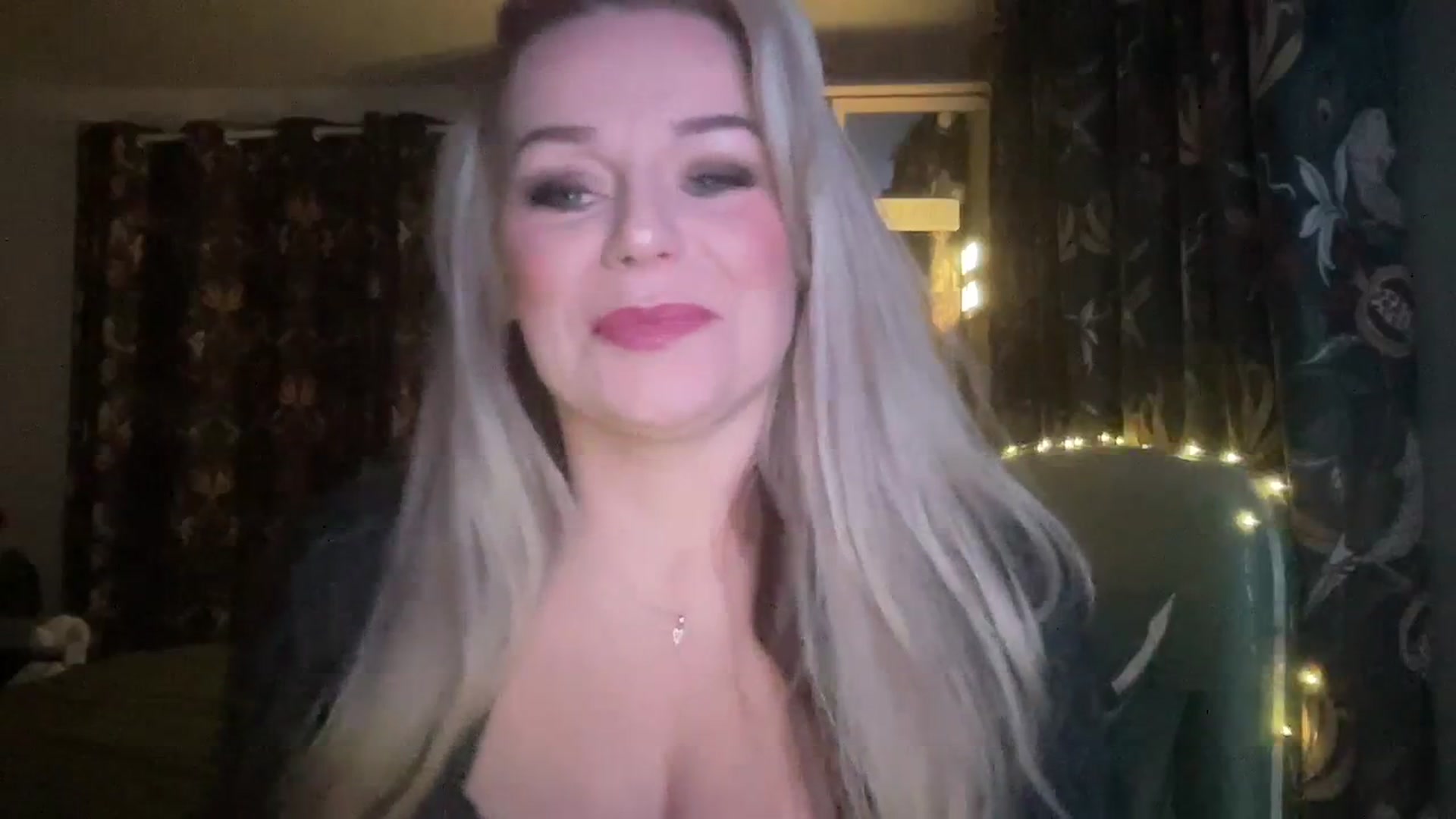 Gallery image thumbnail from LaraLaughs's myfreecams stream on, 12/17/2023, 22:16 image 7 of 20