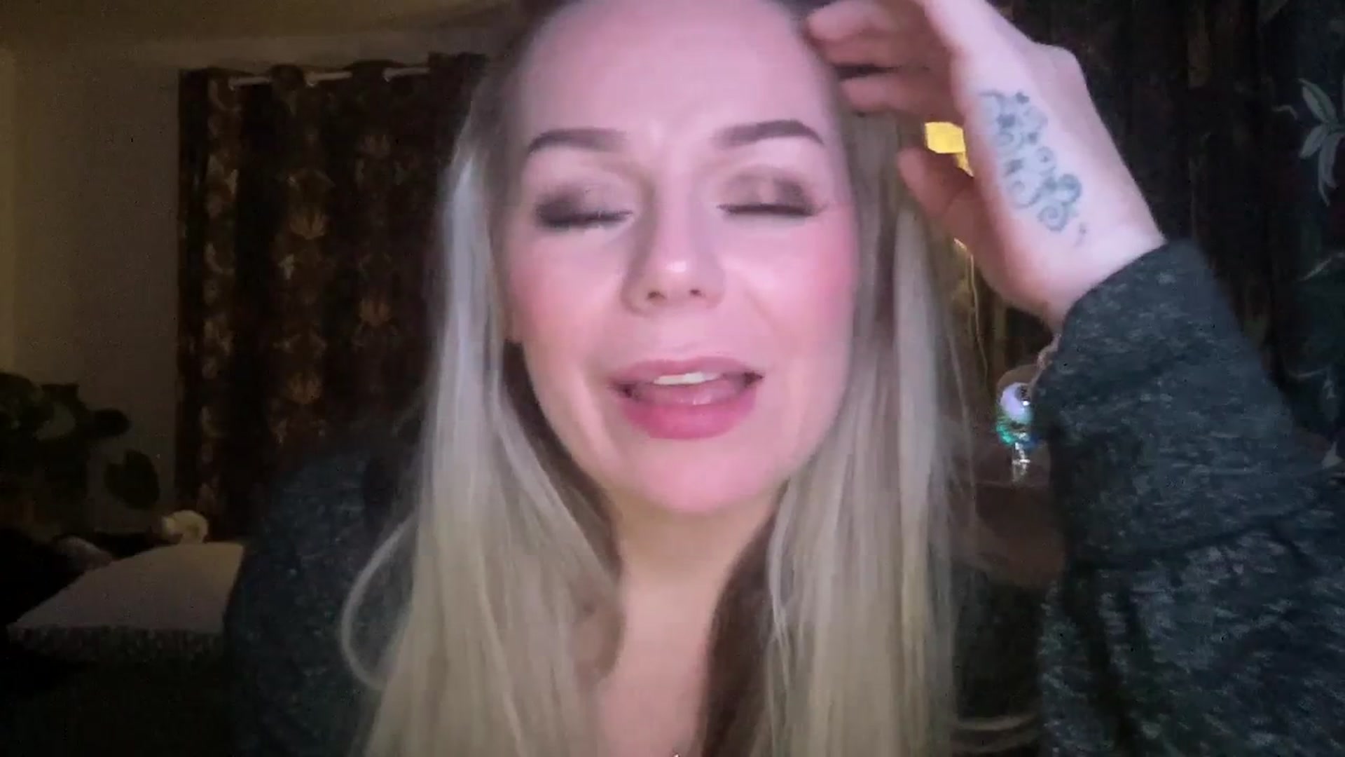 Gallery image thumbnail from LaraLaughs's myfreecams stream on, 12/18/2023, 01:02 image 16 of 20