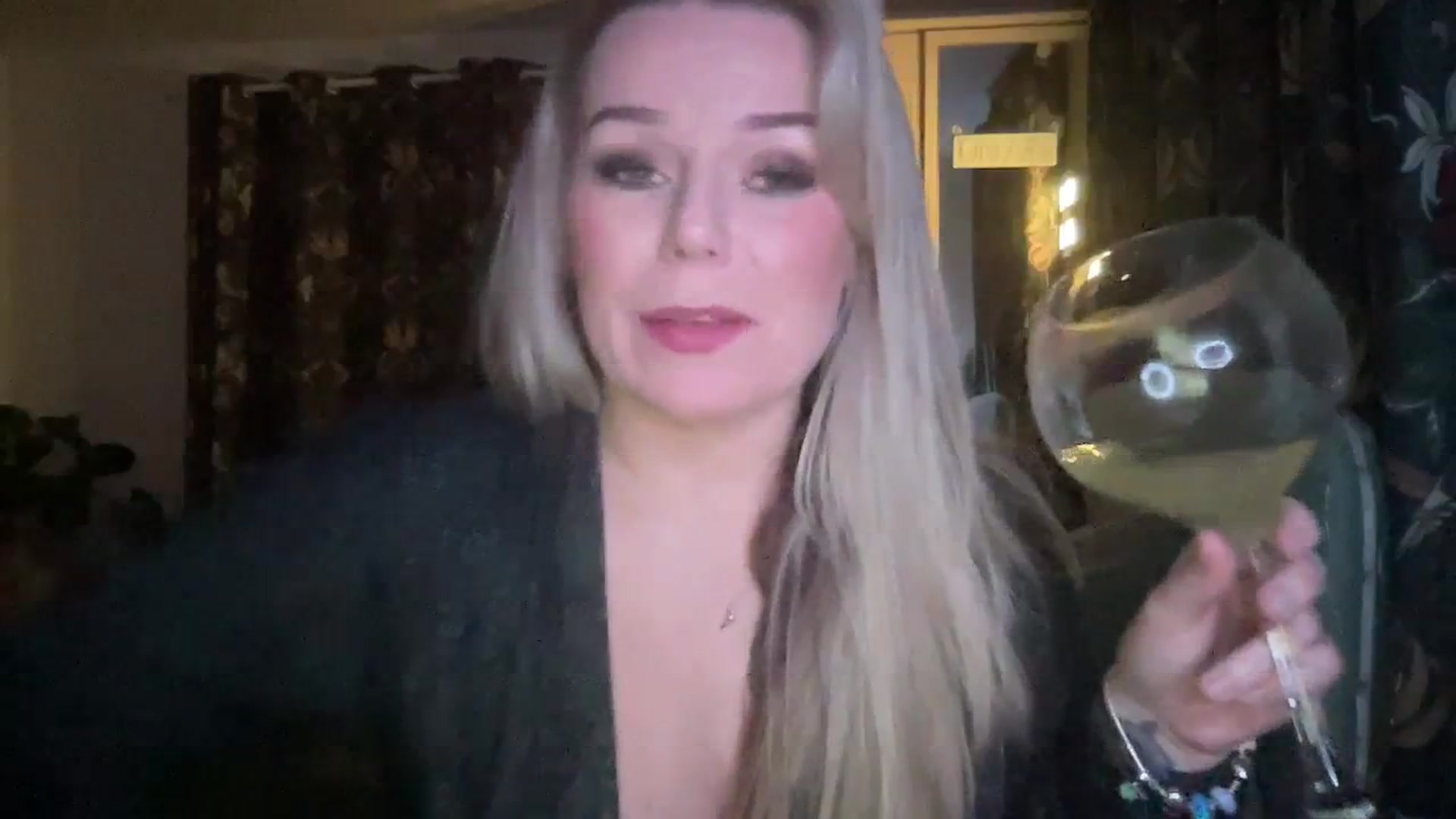 Gallery image thumbnail from LaraLaughs's myfreecams stream on, 12/18/2023, 01:02 image 10 of 20