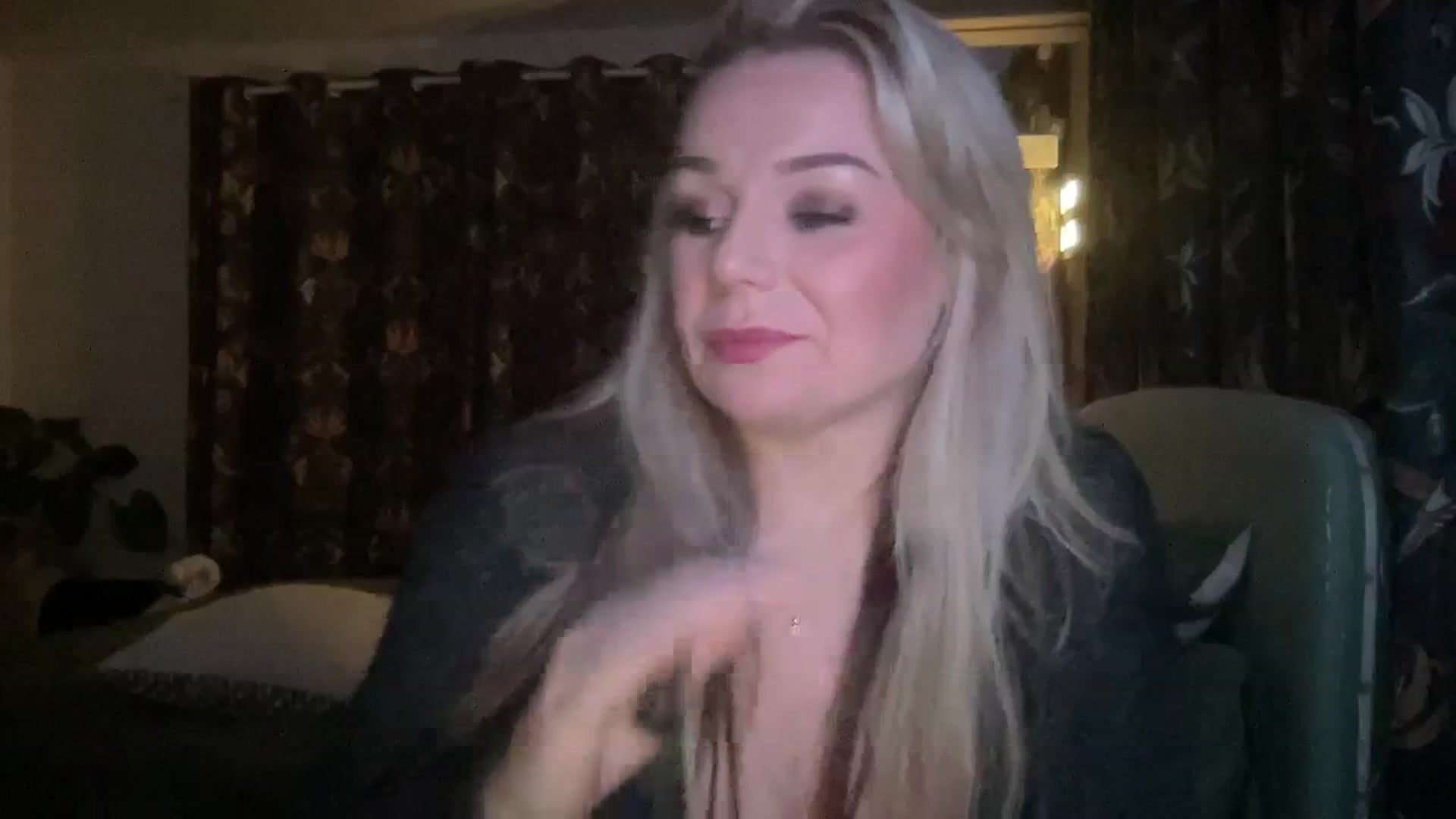 Gallery image thumbnail from LaraLaughs's myfreecams stream on, 12/18/2023, 01:02 image 8 of 20